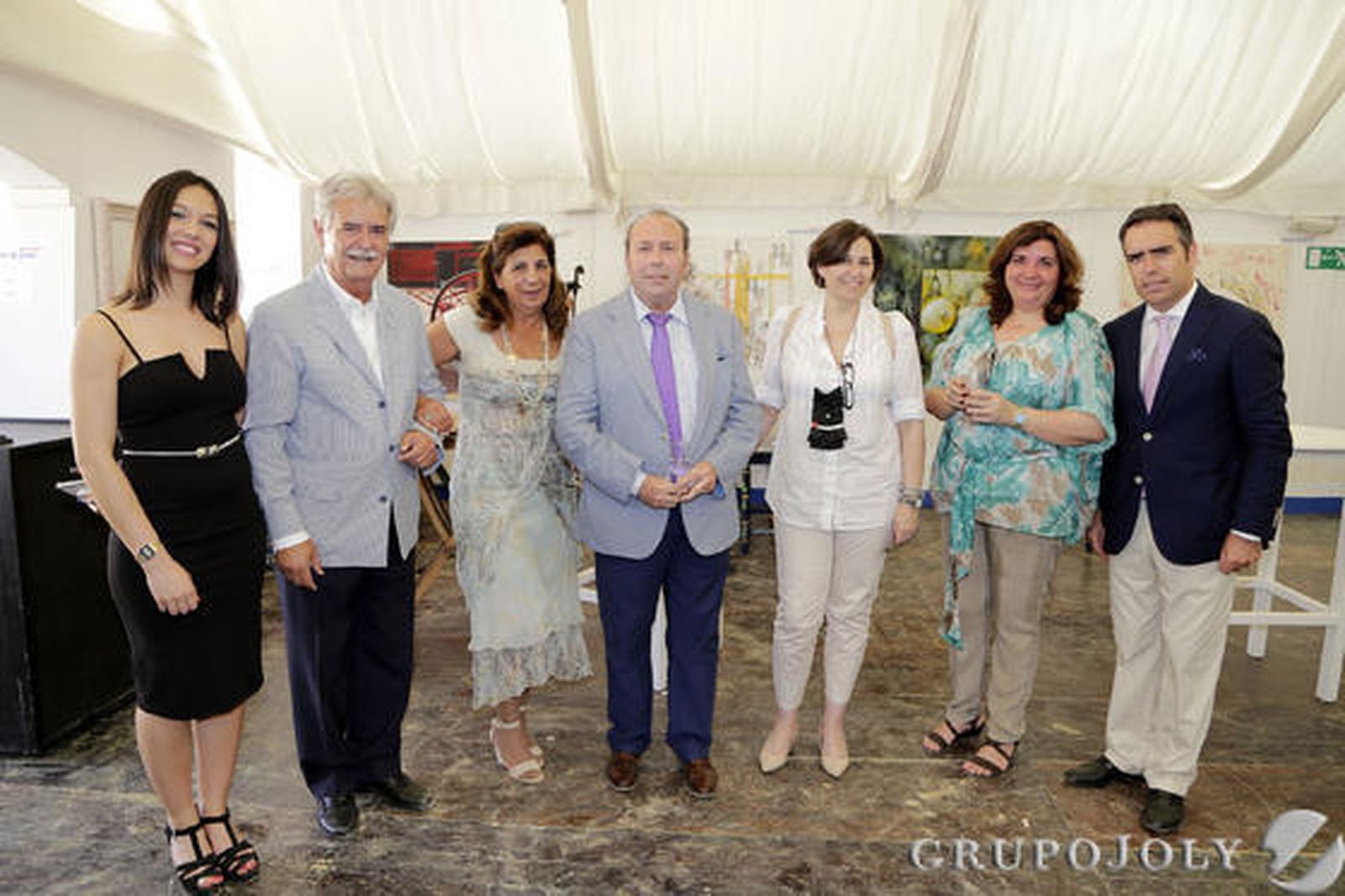 Paula Rodríguez, Aurelio Sánchez, Remedios García, María del Mar Arroyo, María José Rodríguez y Benjamín Sánchez Quirós, director comercial de Diario de Jerez y Rafael Navas.

Foto: Manuel Aranda