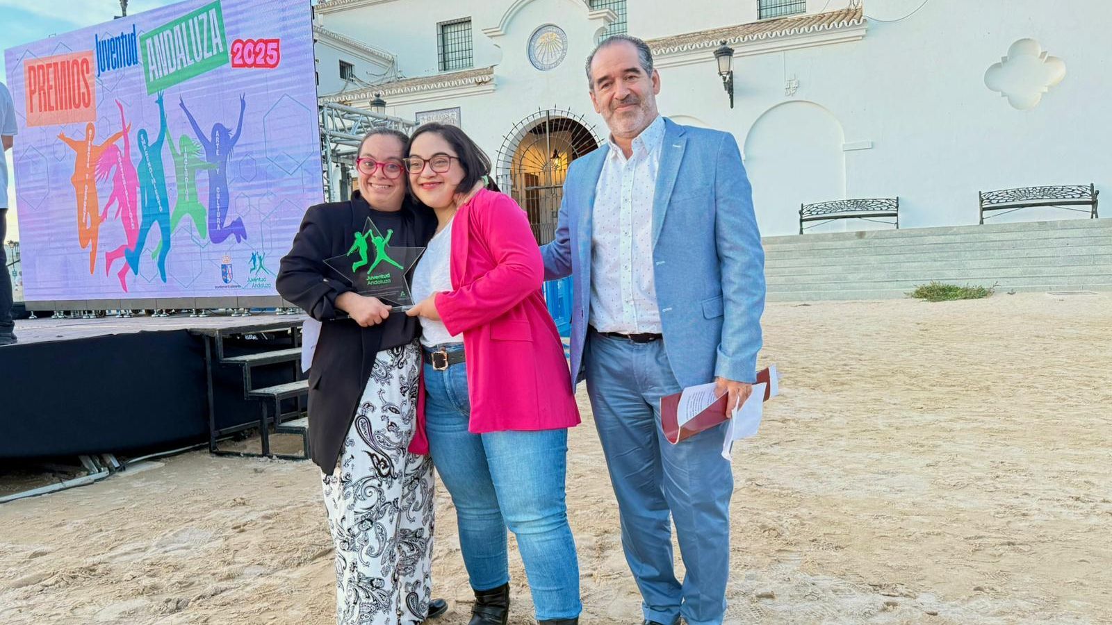 Miembros de Asalsido que asistieron a recoger el premio