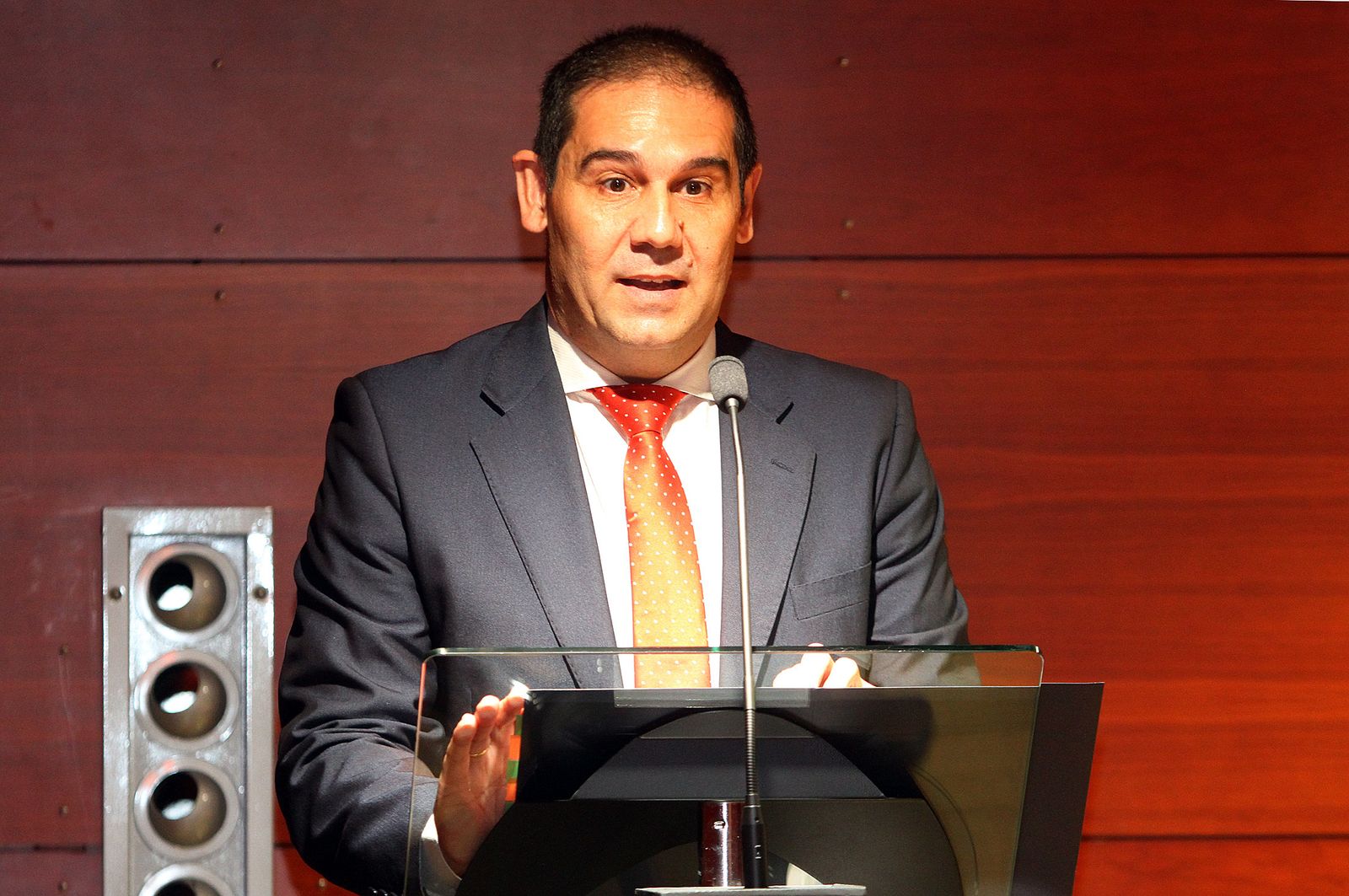 Imágenes de la toma de posesión del nuevo presidente del Puerto de Huelva, José Luis Ramos.