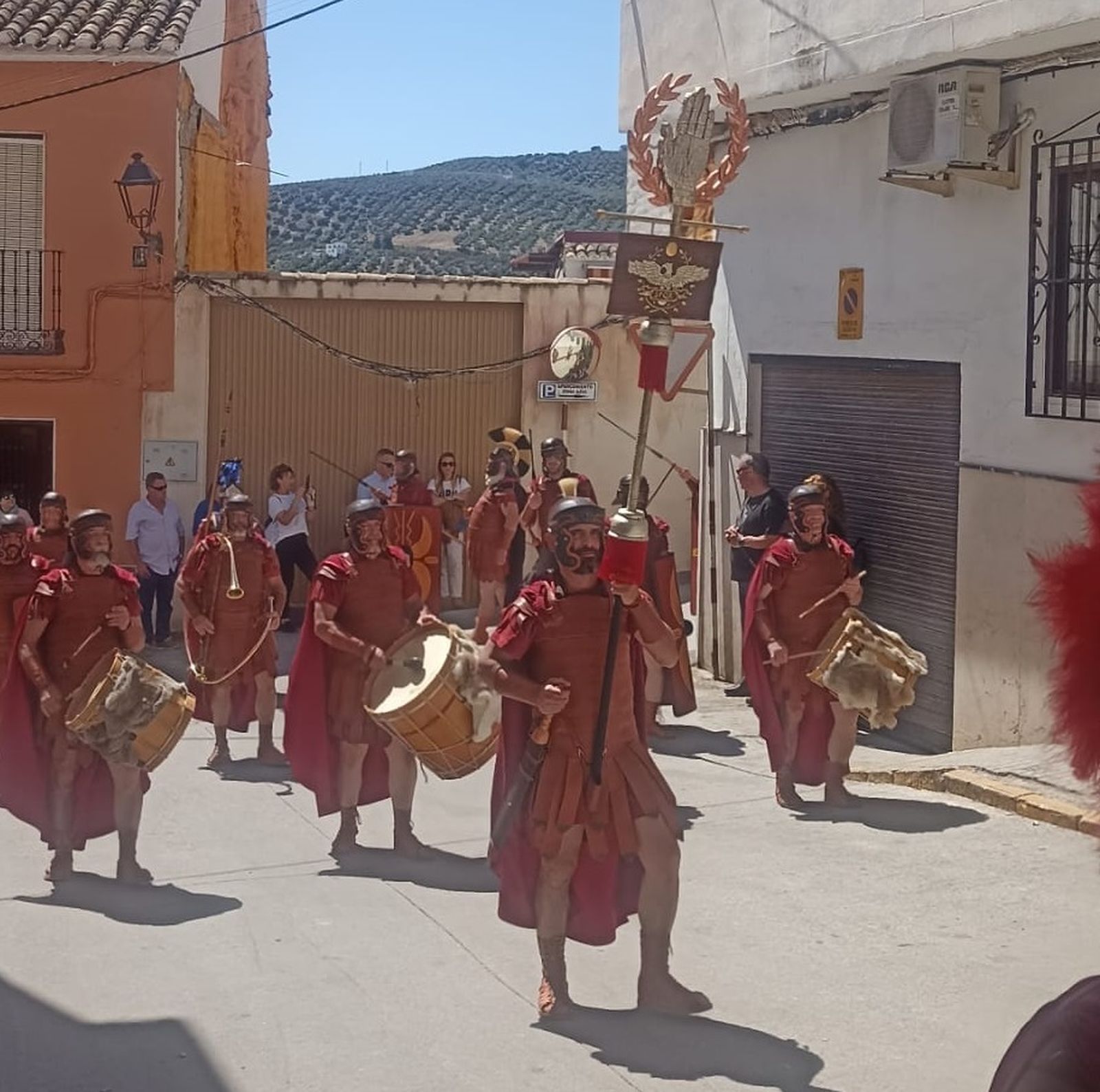 Viernes Santo en Iznájar: la procesión del Calvario, en imágenes
