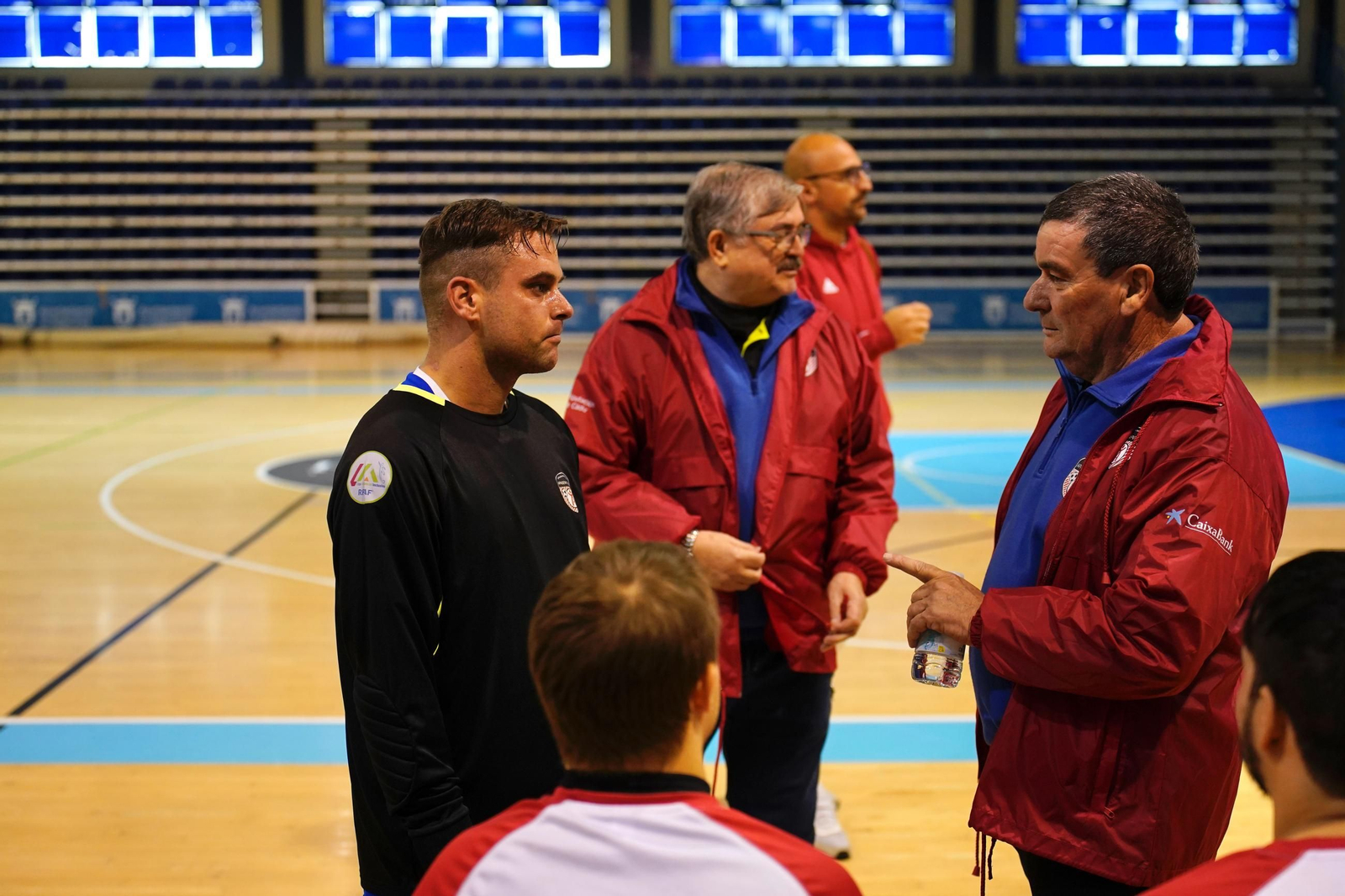 Desde las 9:00 hasta las 12:30. XXIII Torneo de Navidad de Fútbol Sala Apadis-Loluba C.F. para personas con discapacidad intelectual, en el Polideportivo ¿Ciudad de Algeciras-Dr. Juan Carlos Mateo¿. Lo suyo son fotos de grupos, pero también de partidos. Una galería: "Las fotos del XXIII Torneo de Navidad de Fútbol Sala para personas con discapacidad intelectual, en Algeciras" . .
