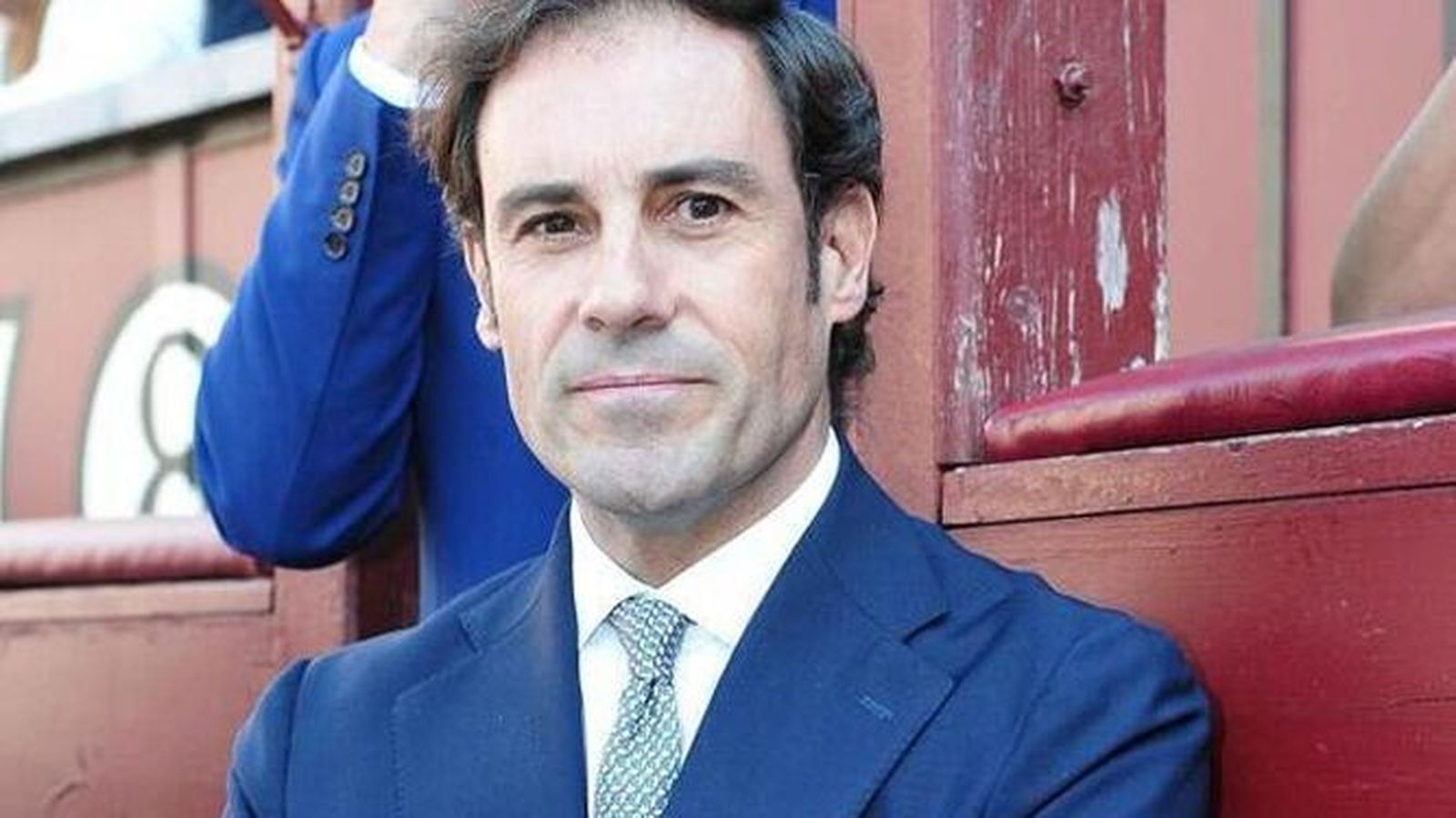 El Litri en la barrera de un festejo taurino