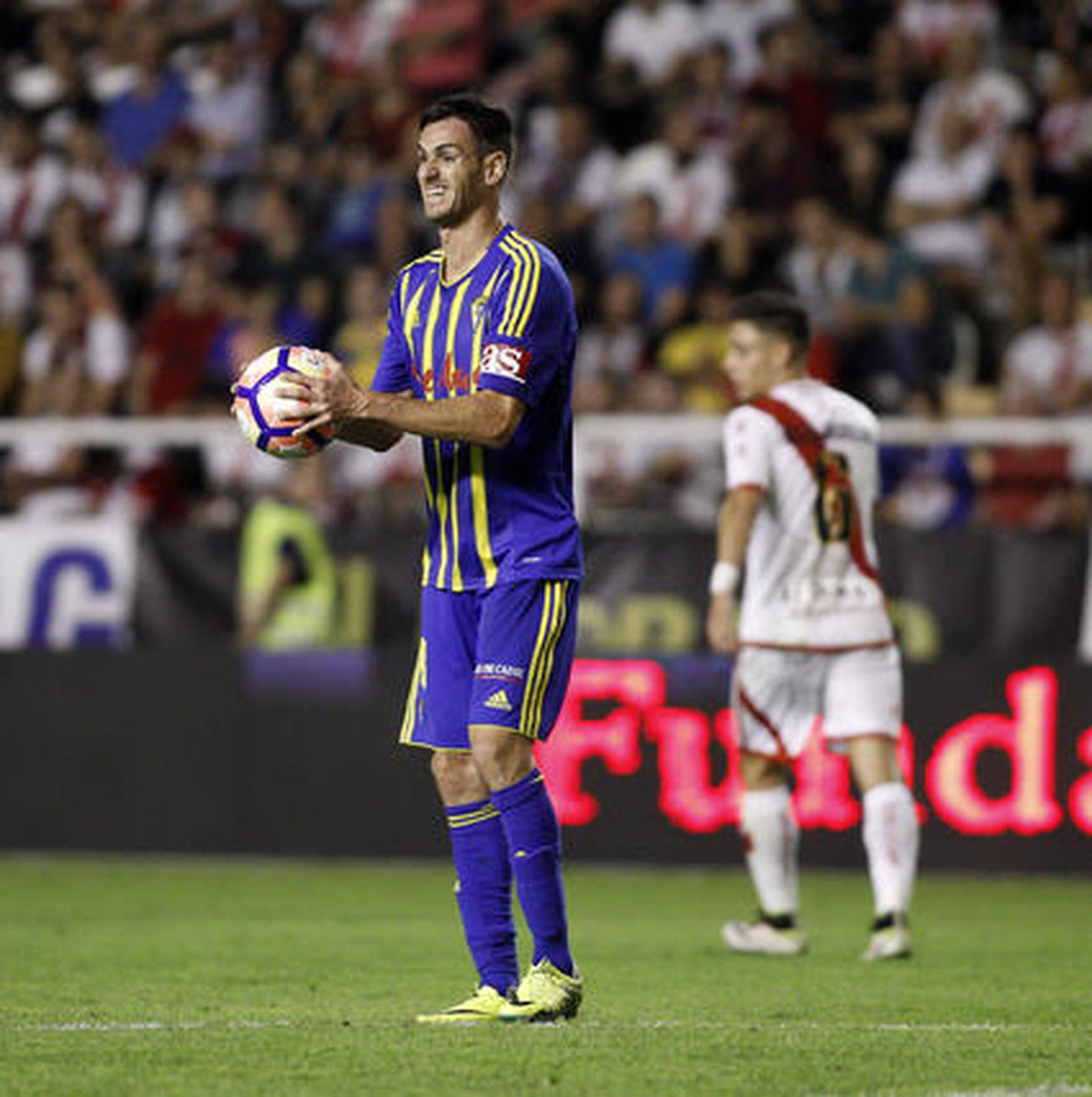 El Cádiz, sin intensidad ni ideas, ofrece una penosa imagen en Vallecas (3-0)

Foto: LOF