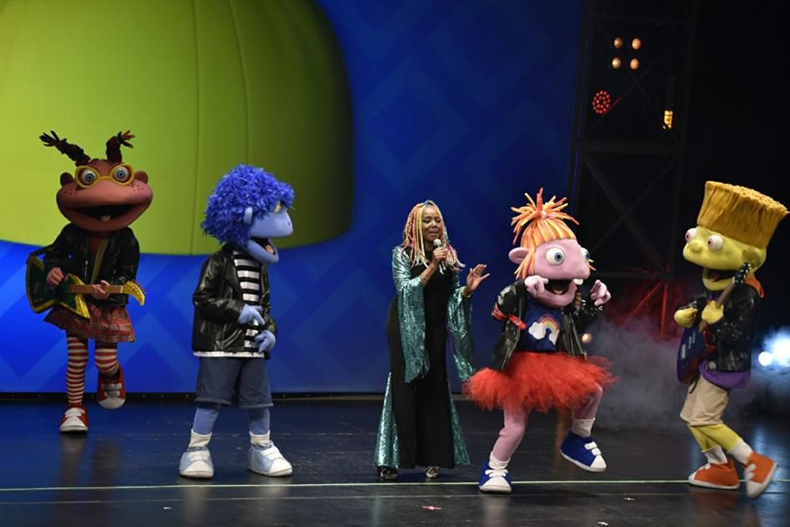 Los Lunnis llevaron la alegría a los más pequeños en el Auditorio Maestro Padilla.