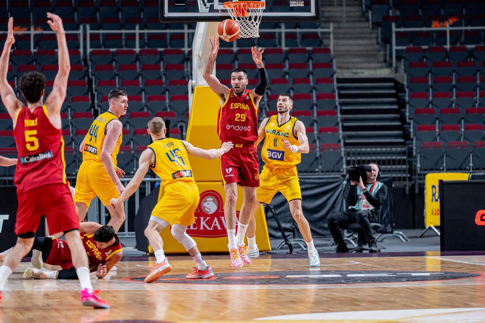 Las mejores fotos del Ucrania-España de baloncesto