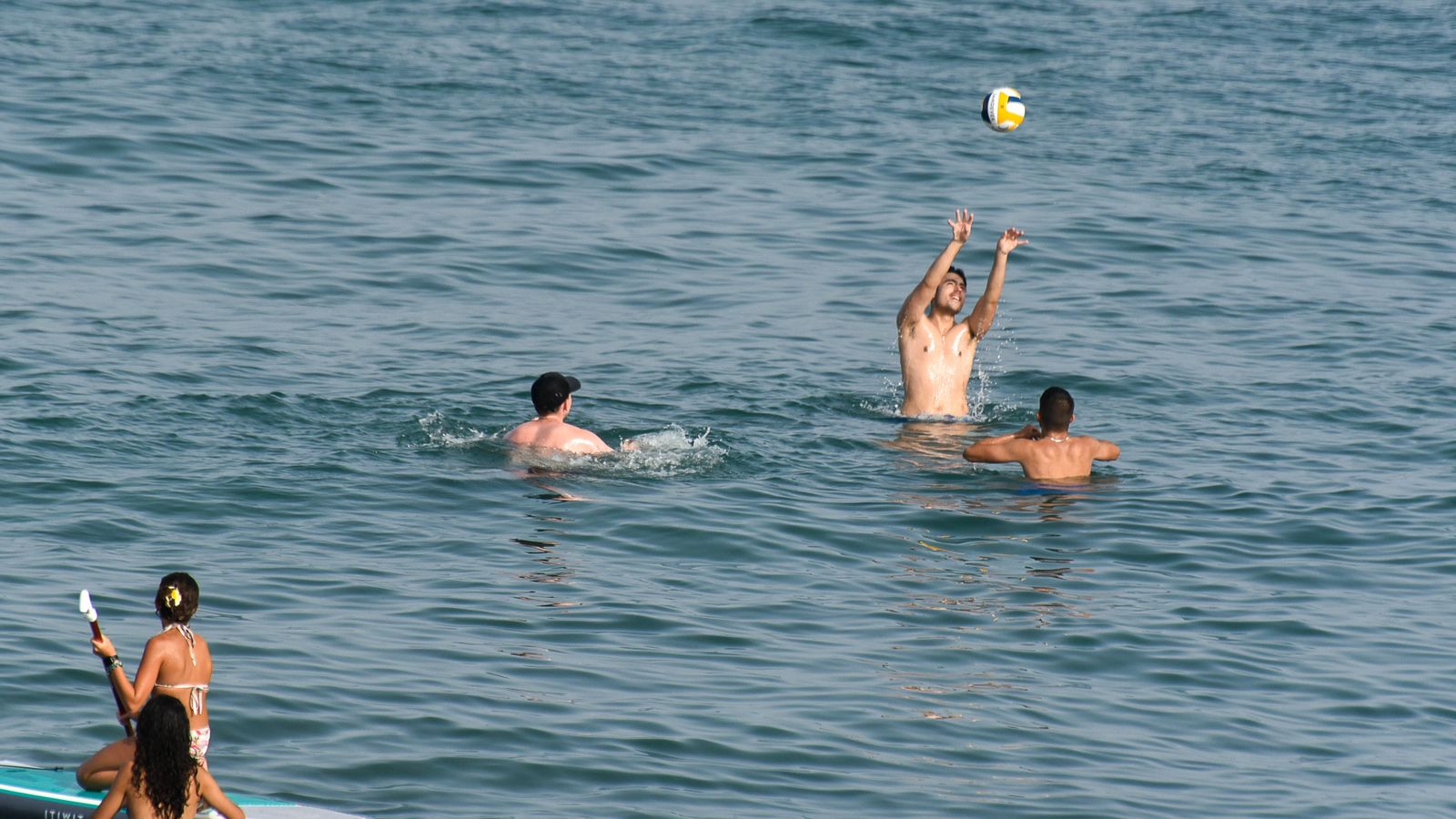 Las fotos de la tarde de playa en familia en La Línea