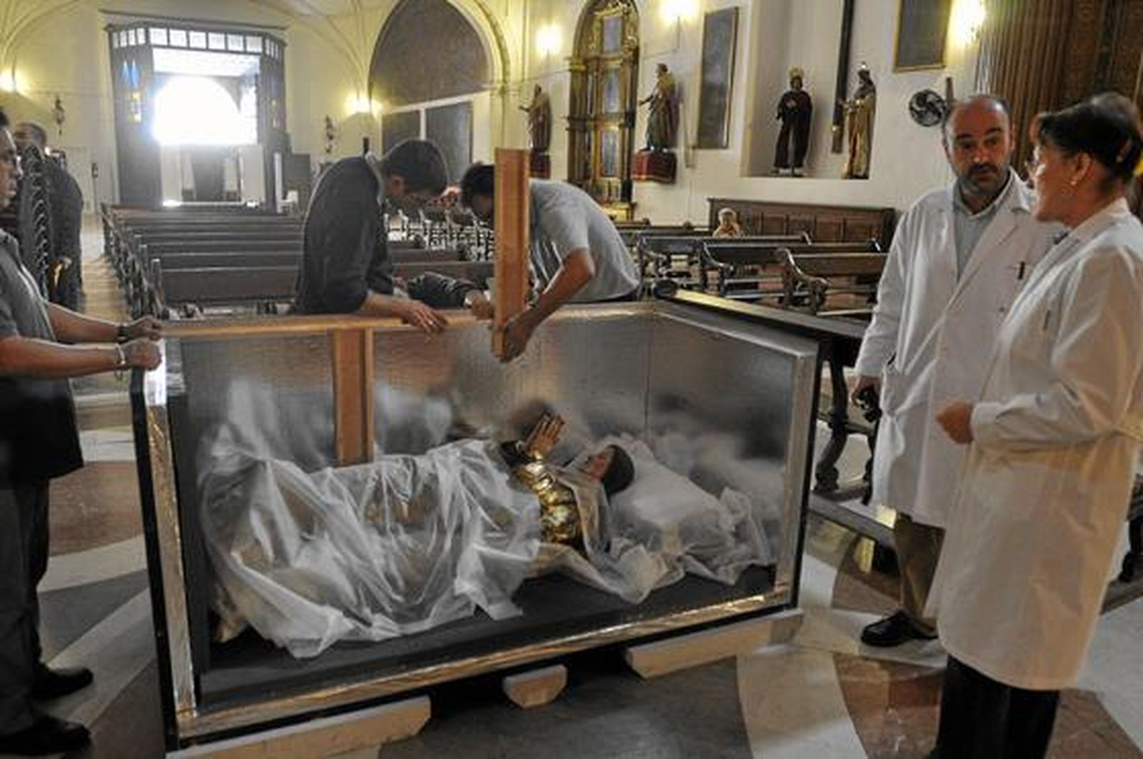 Las tallas de Martínez Montañez regresan a la Iglesia de la Anunciación.

Foto: Manuel Gómez