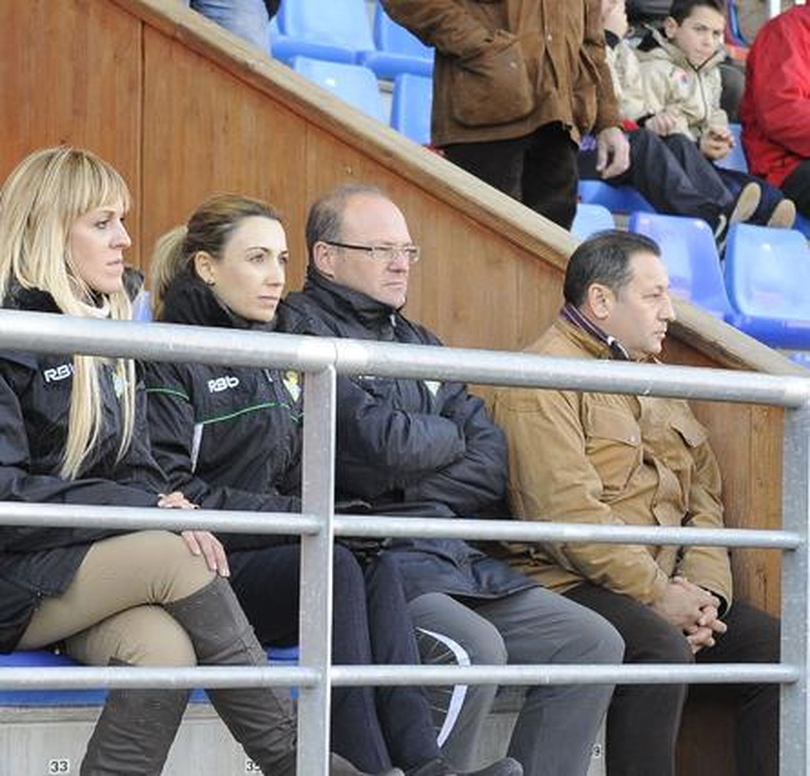 Mel ve el partido desde la grada. / LOF