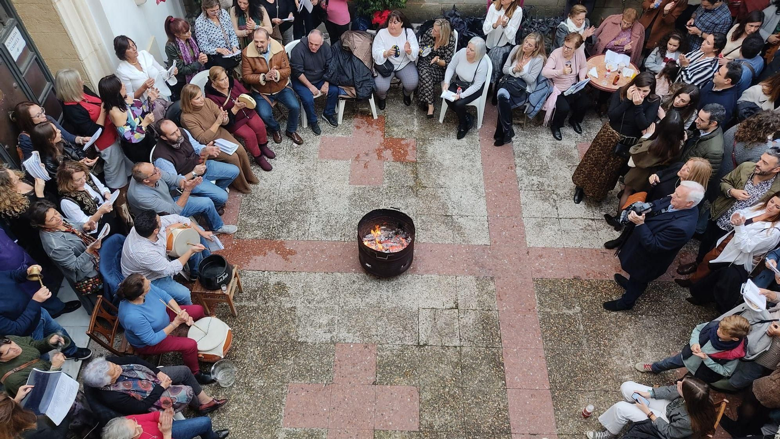 Imagen de una zambomba de la Hermandad de Jesús Nazareno.