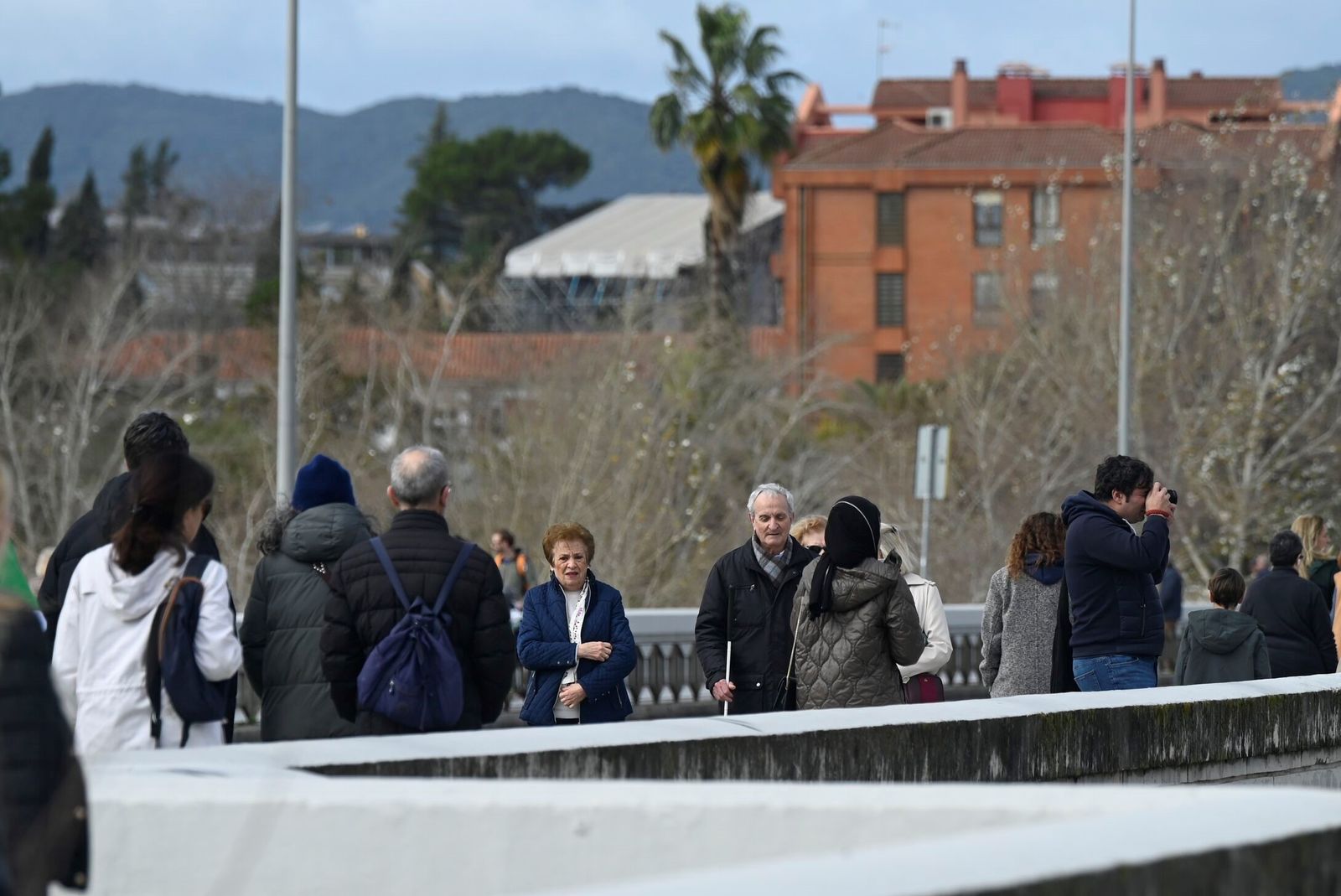 Las calles de Córdoba se llenan de gente con la tregua de la lluvia, en imágenes