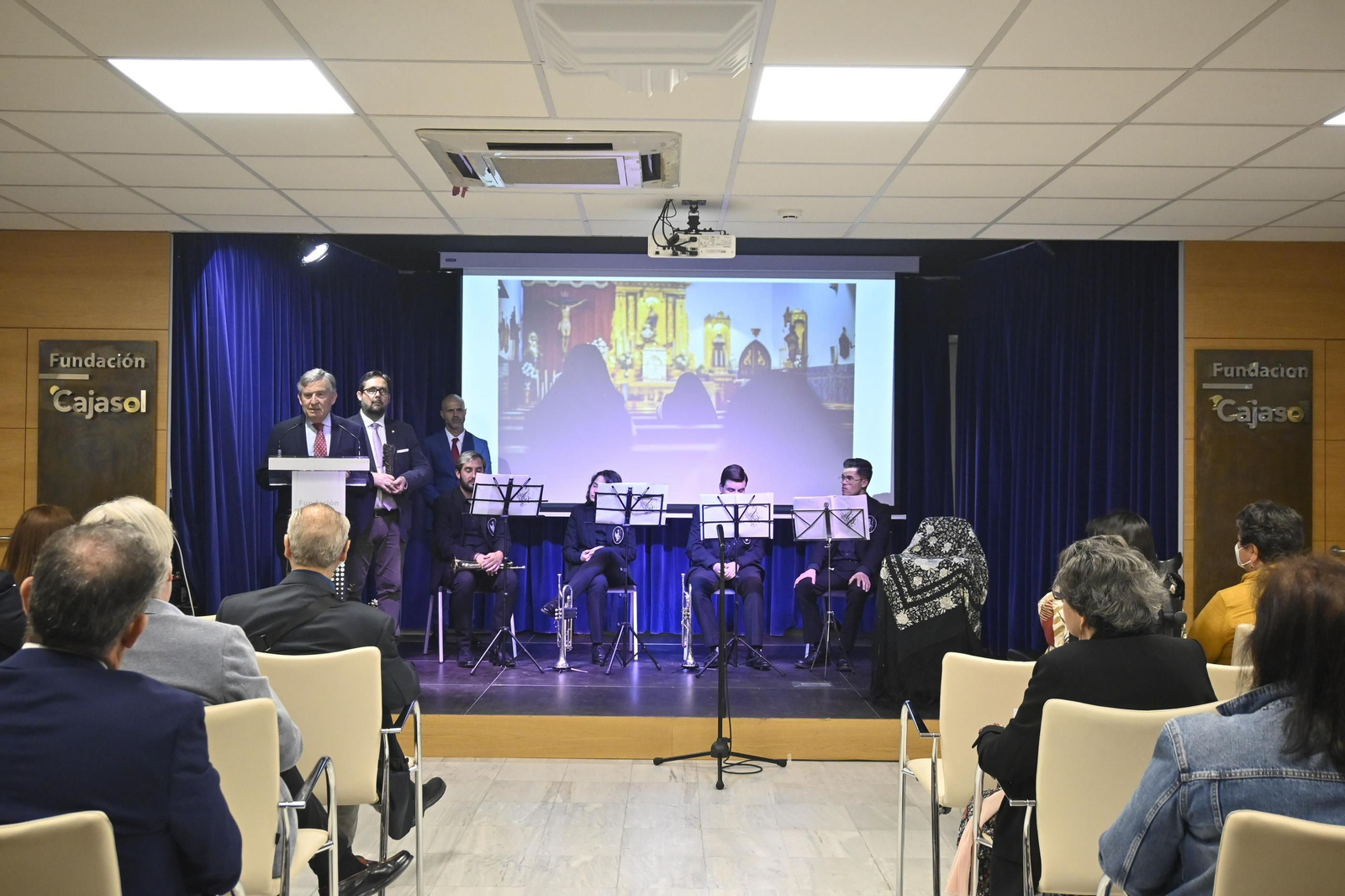 Entrega del Premio Gota a Gota a las Hermanas de la Cruz, en imágenes