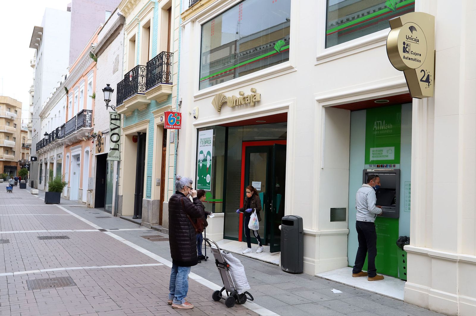 Imágenes del uso de la mascarilla para prevenir el contagio por coronavirus