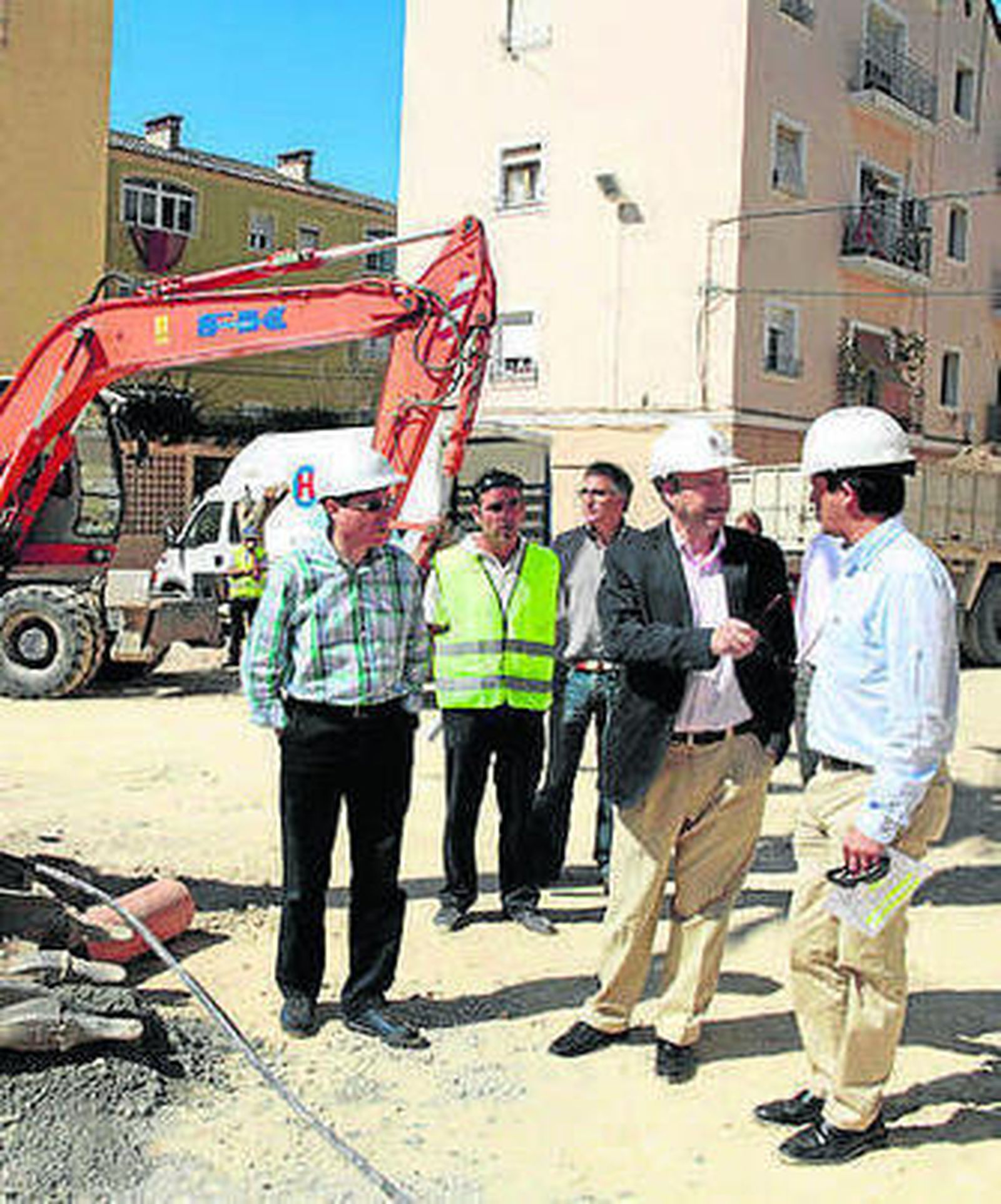 El alcalde, en una visita al barrio.