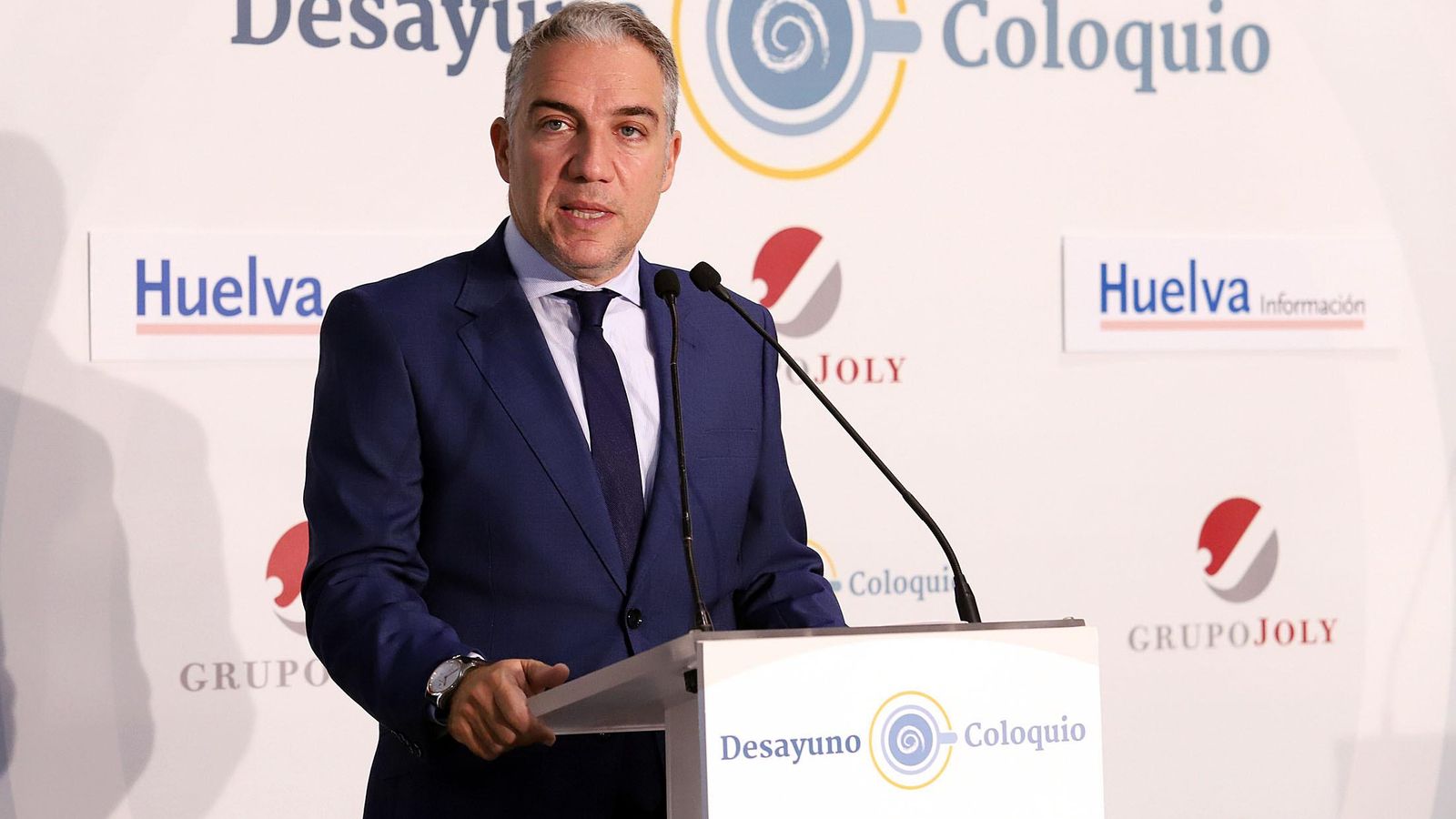 El consejero de Presidencia, Elías Bendodo, durante su intervención en el desayuno-coloquio del Grupo Joly.