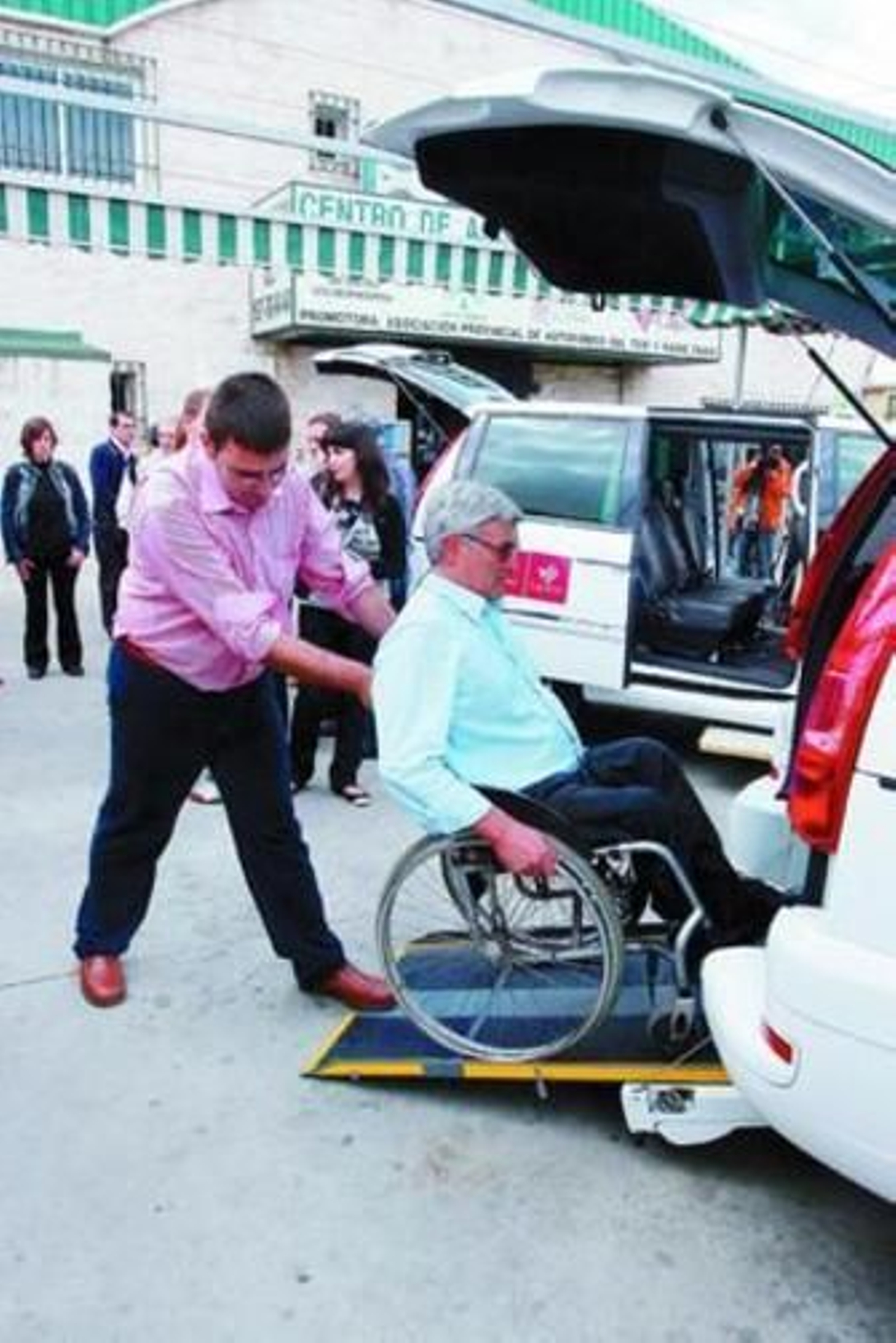 Aún son pocos los transportes públicos adaptados a discapacitados.