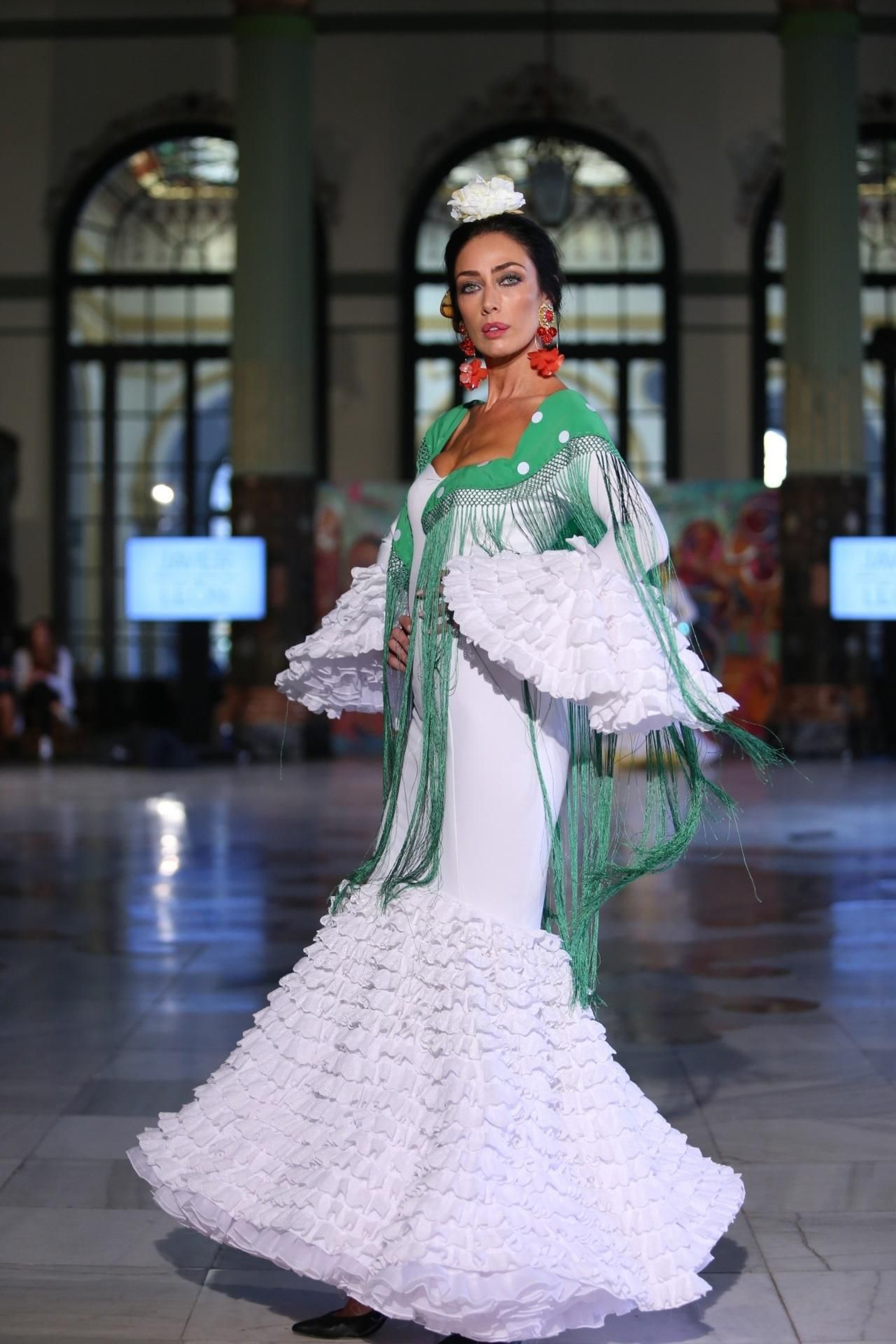 El traje de flamenca blanco y sus versiones más bonitas de esta temporada