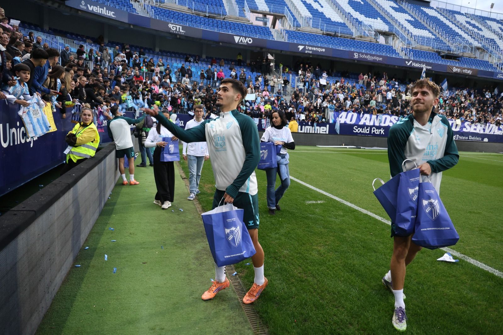 Búscate en las fotos del entrenamiento del Málaga CF en La Rosaleda