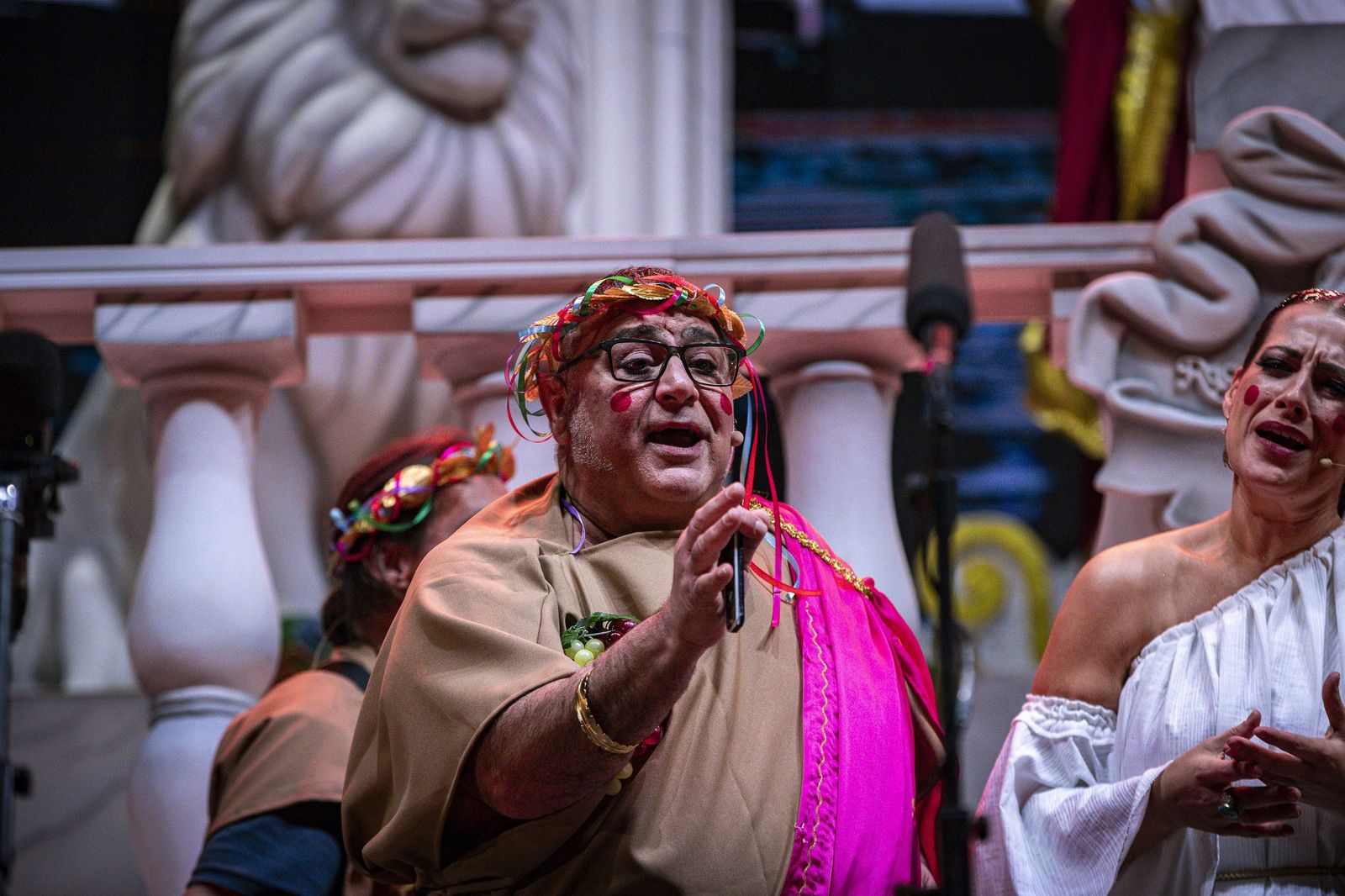 Las imágenes del pregón y la boda de Manu Sánchez en el Carnaval de Cádiz 2026