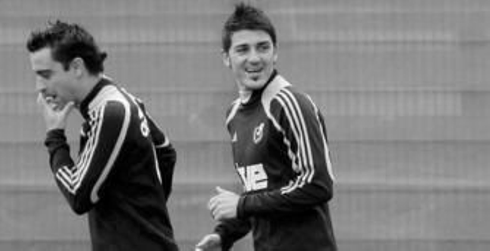 David Villa sonríe con su compañero Xavi en la sesión de ayer en Neustift.