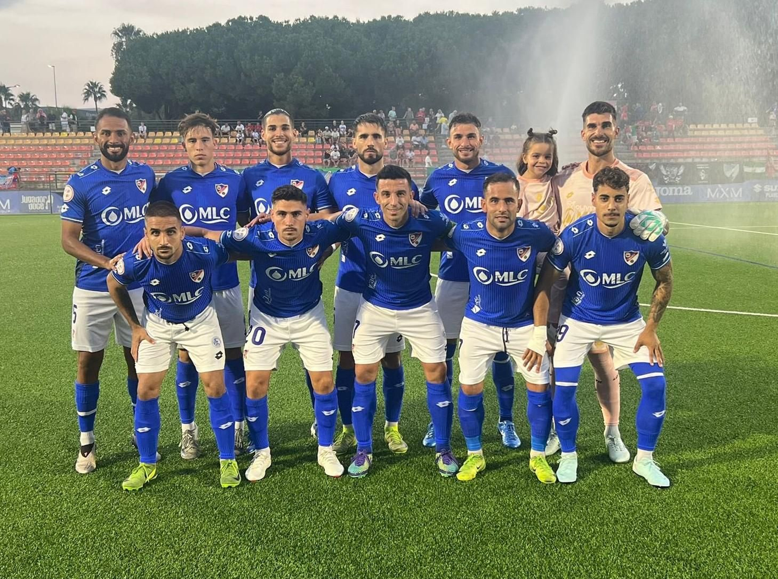 Alineación azulilla en el Francisco Muñoz Pérez.