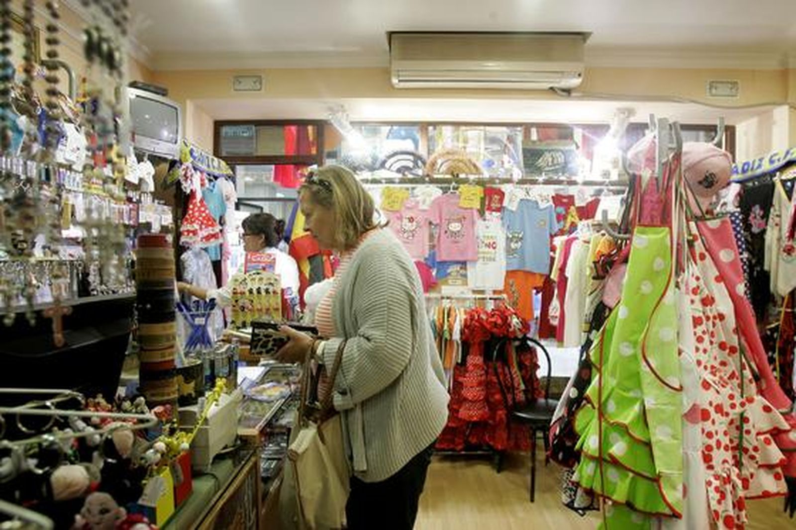 Unos 3.000 cruceristas visitan Cádiz con las escalas del ´Eurodam´ y ´Le Diamant´ en el mes por excelencia de los cruceros. 

Foto: Lourdes de Vicente