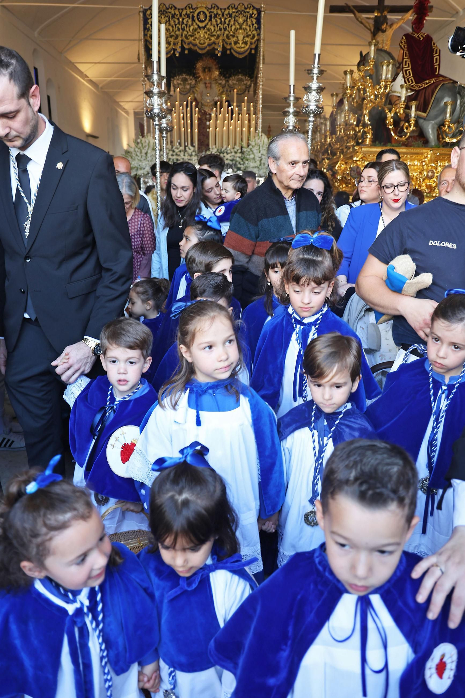 Imágenes de la VIrgen de Los Dolores por su barrio de las Colonias