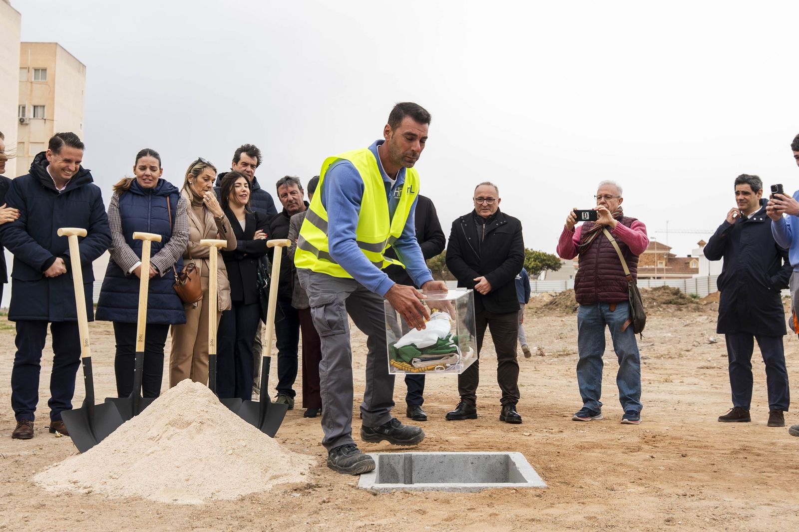 Las mejores imágenes de la colocación de la primera piedra del nuevo IES Las Marinas de Roquetas