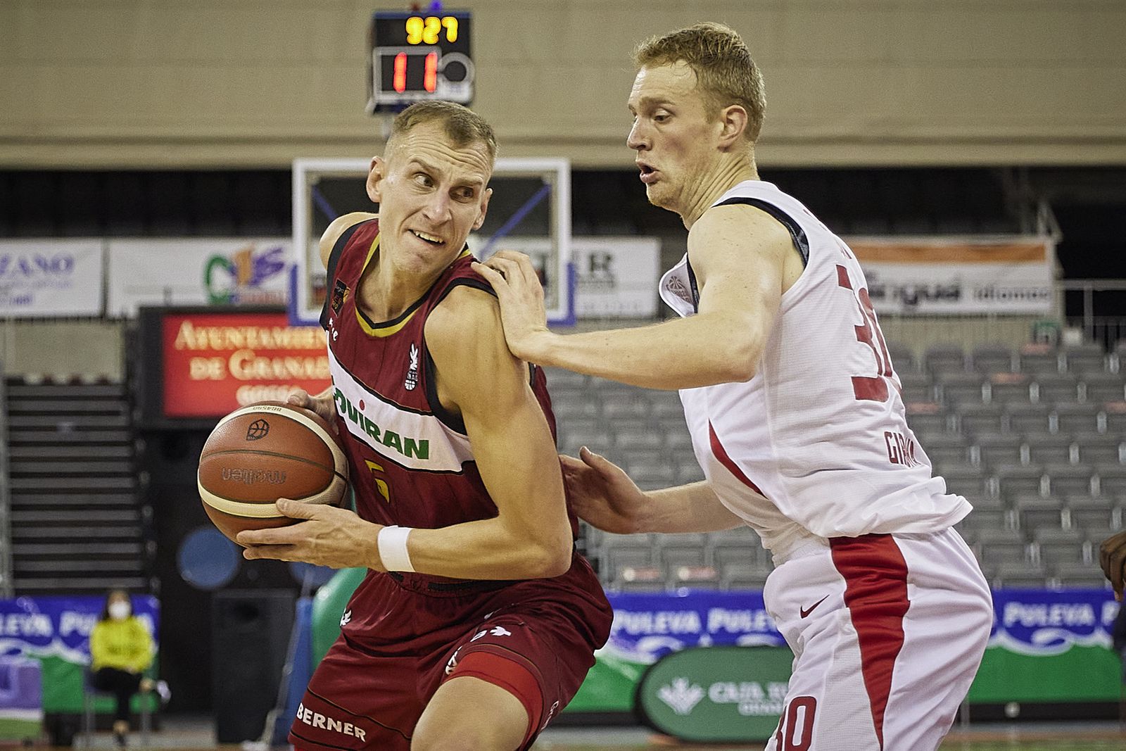 Alex Murphy tiró del carro ante el Girona.