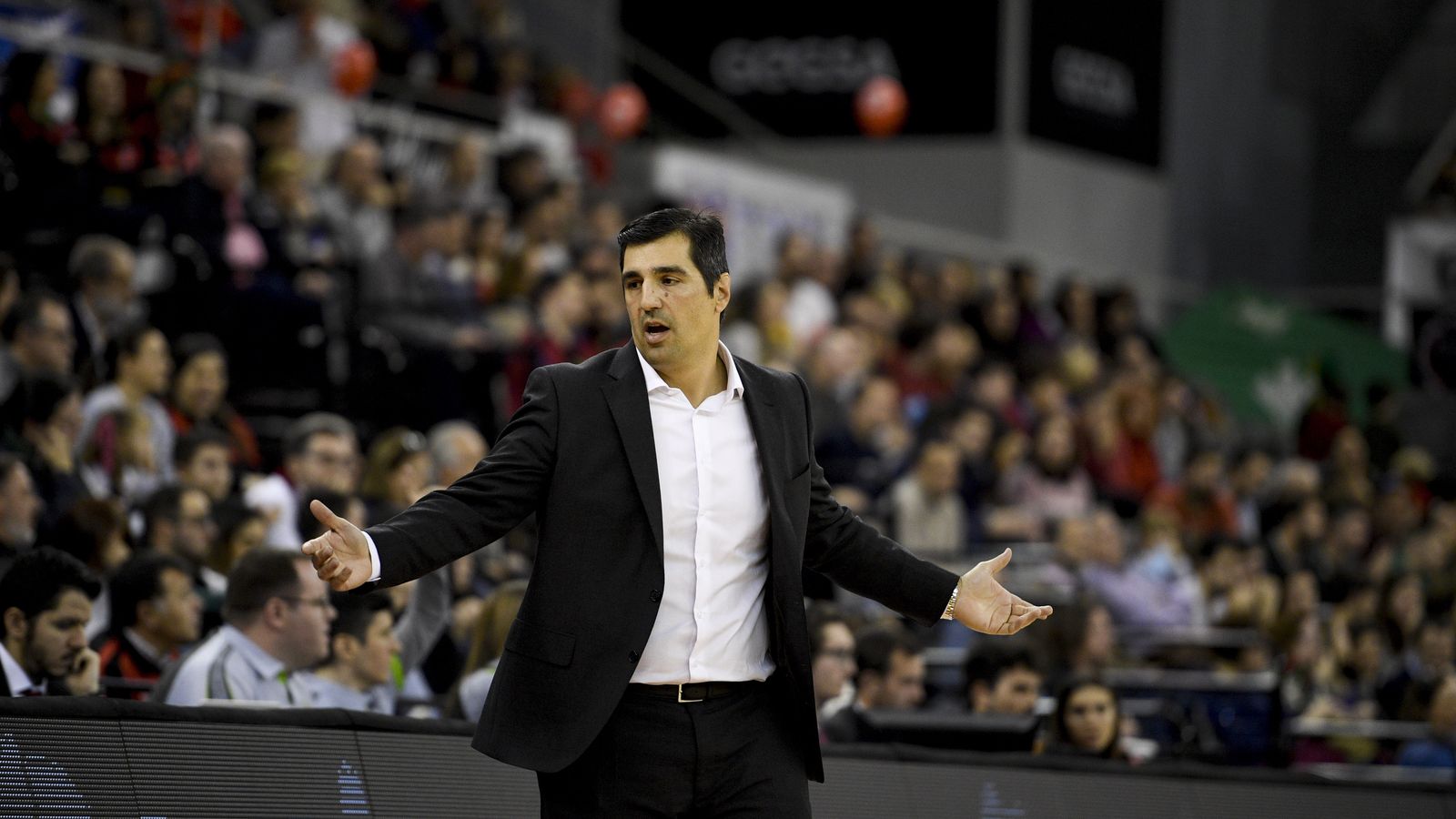 El técnico del Covirán cree que no podrá contar ante los gallegos con Corts y De Cobos.