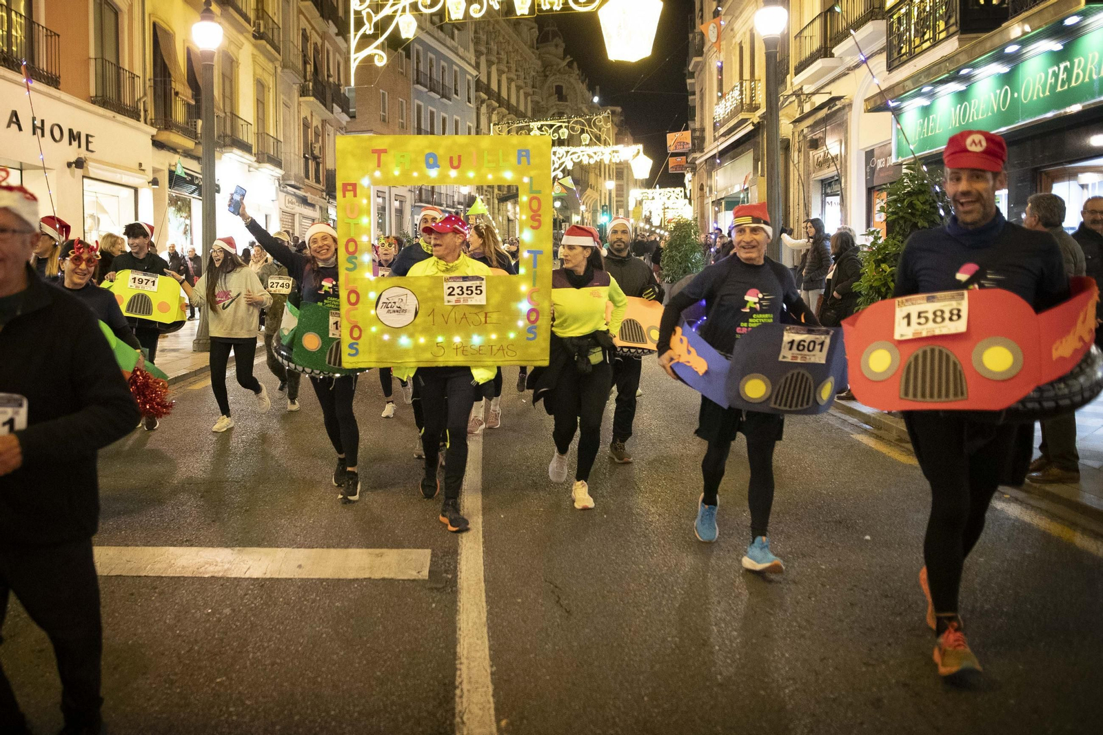 Las mejores imágenes de la 32º Carrera Nocturna de Disfraces de Granada