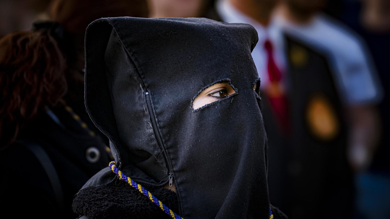 Imágenes de la salida de Sanidad en la Semana Santa de Cádiz 2025