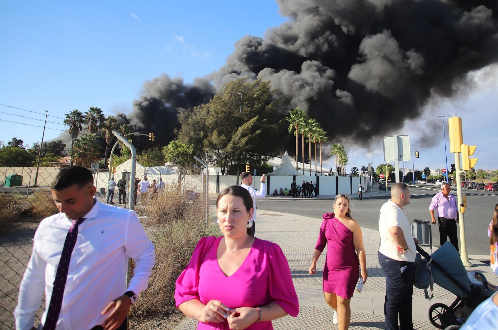 Imágenes del incendio en las instalaciones de Hierros España