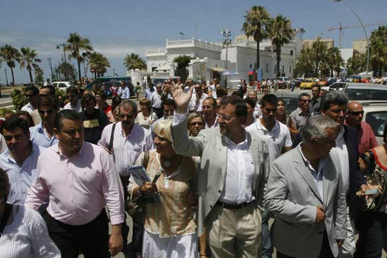 Rajoy critica el "ridículo" de Moratinos en Gibraltar por "hacer una visita oficial a su propio país"