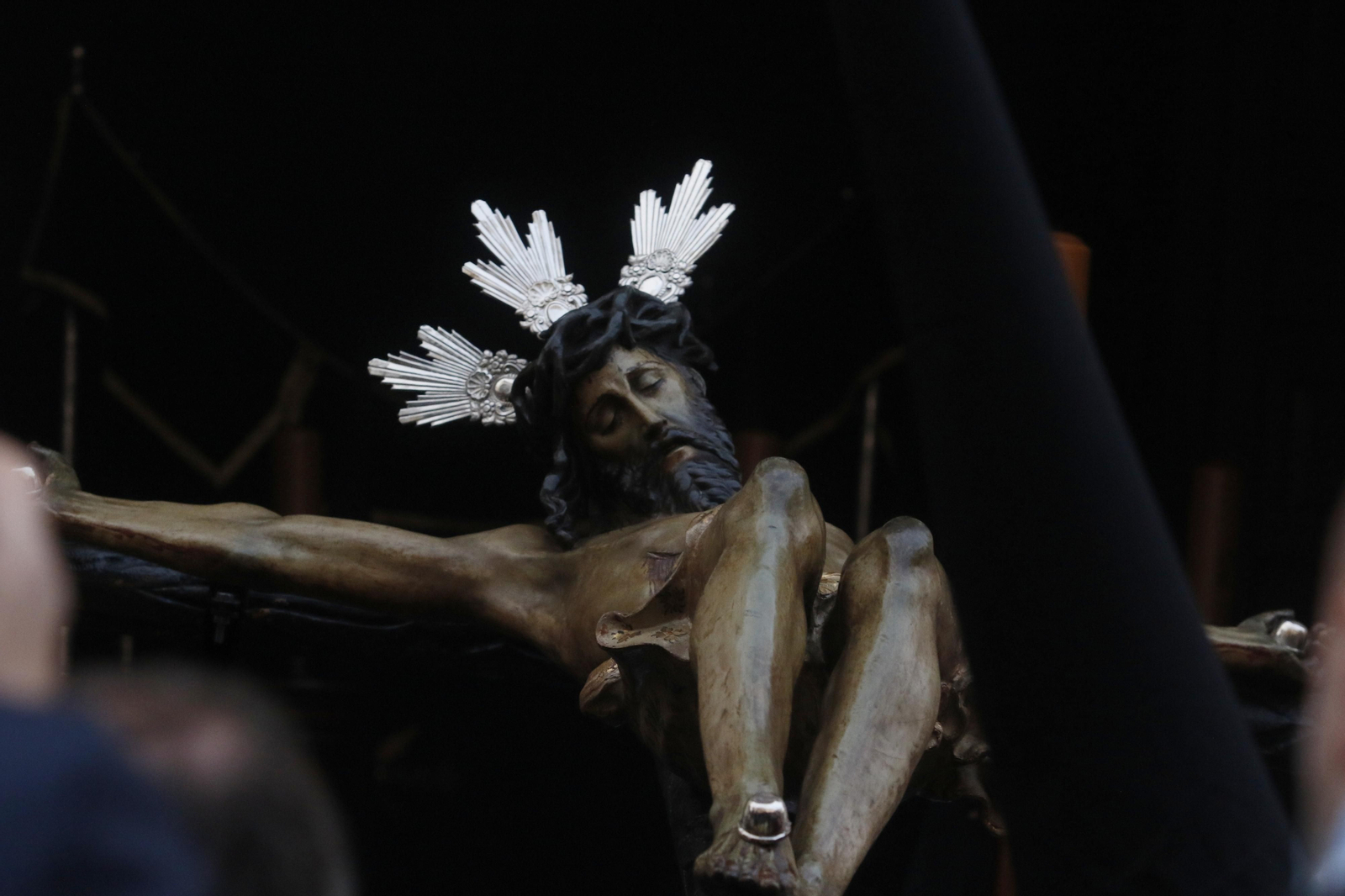Lunes Santo en Córdoba: Las imágenes de la salida de la hermandad del Vía Crucis