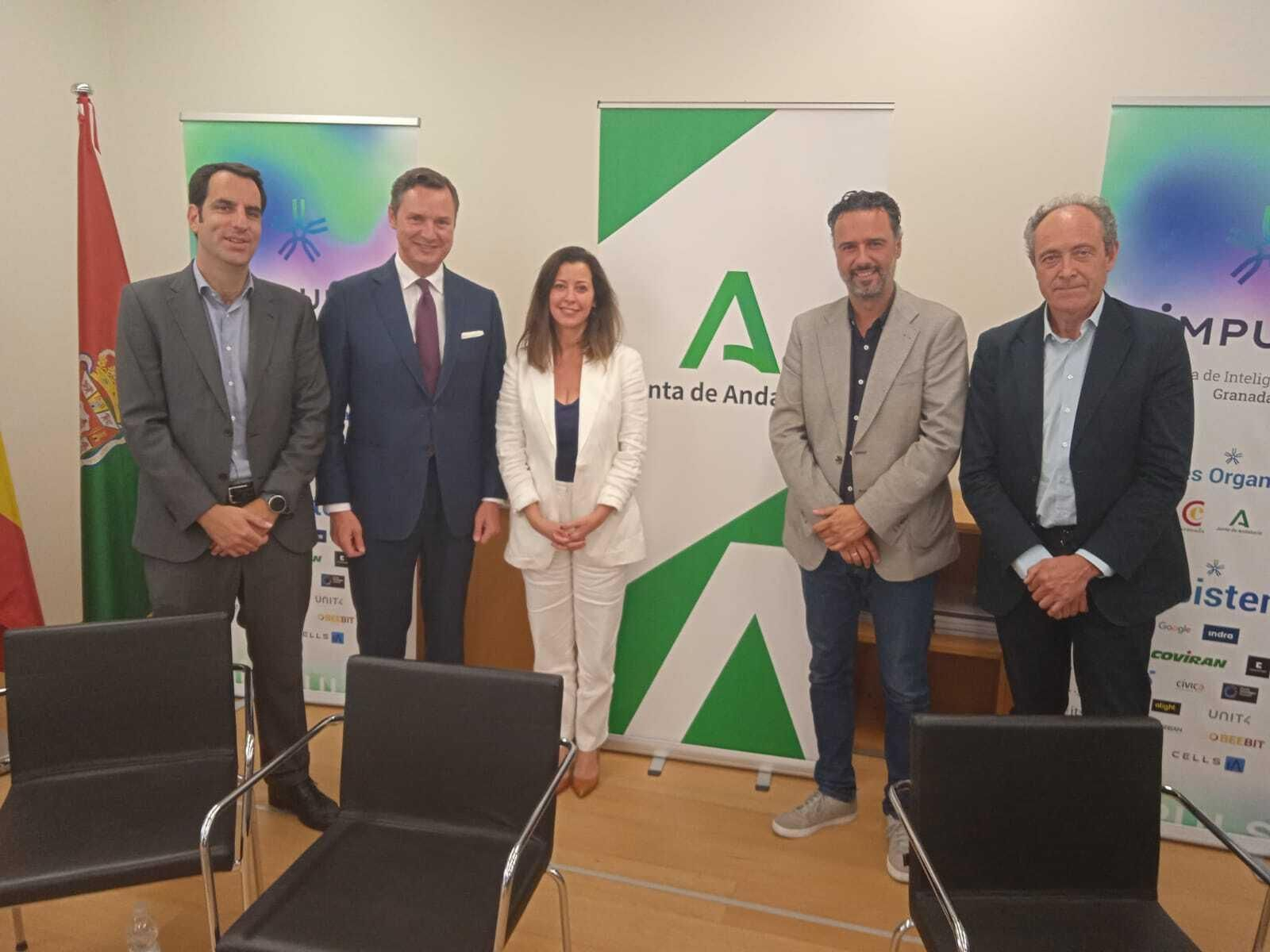 De izquierda a derecha: Diego Guerrero, director de la División de Territorios en Sopra Steria; Emilio Juárez, consejero de Asuntos Públicos y de Relaciones Institucionales en Cremades & Calvo-Sotelo; Maria Pérez Naranjo, directora general de Estrategia General de la Agencia Digital de Andalucía (ADA); Raul Jiménez, director gerente de la ADA; y José F. Quesada, socio co-fundador de Lekta y CEO de Lekta España.