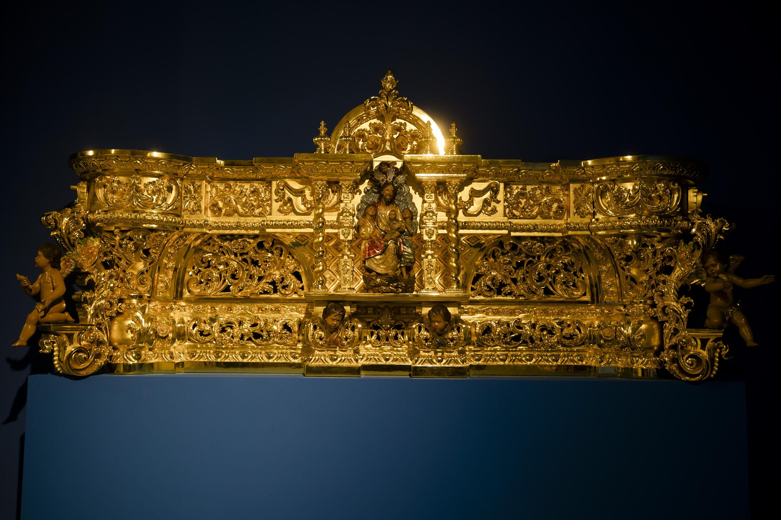 Imágenes de la exposición "Estrenos Semana Santa 2024" en la sede de la Fundación Cajasol