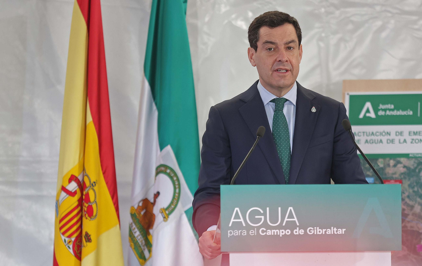 Juanma Moreno inaugura en Castellar la nueva tubería de agua para abastecer la zona norte de San Roque y el Valle del Guadiaro, en imágenes