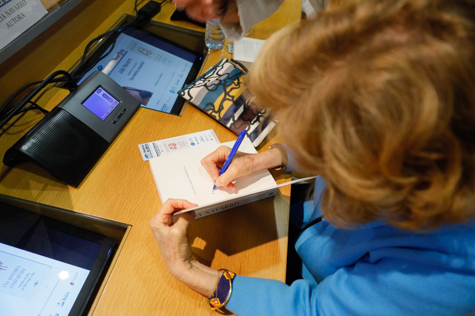 Imágenes de Diario de los Libros, con Julia Navarro