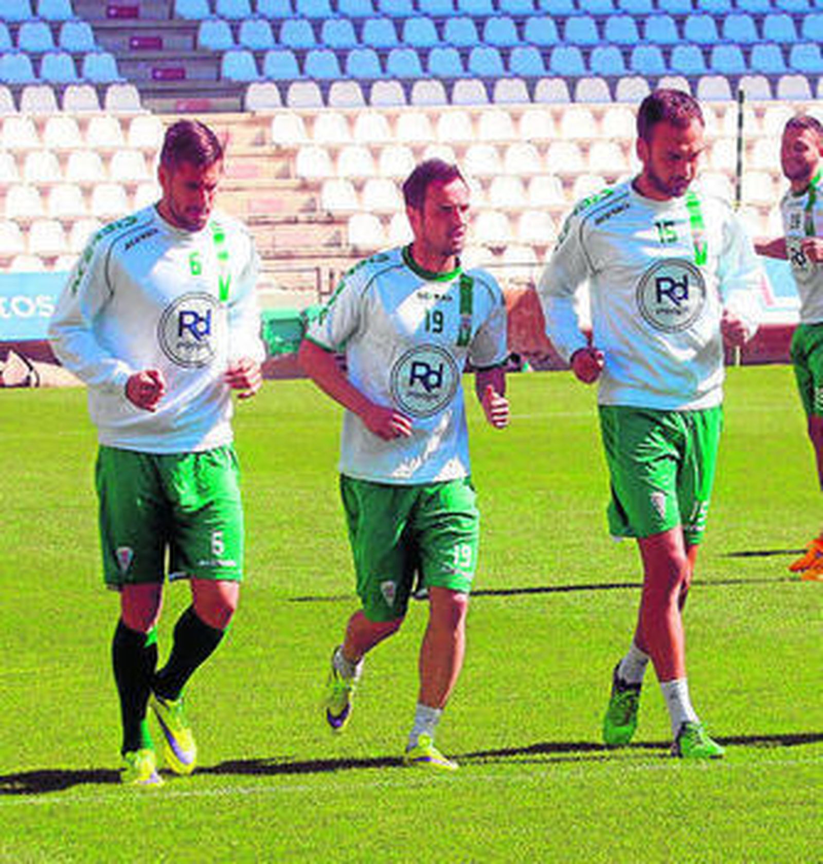 Luso, durante un entrenamiento, junto a López Silva y Deivid.