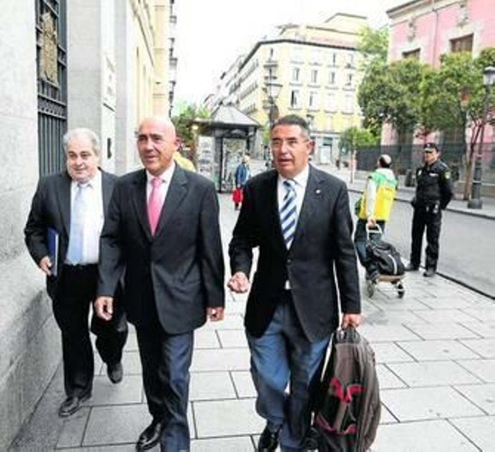 Manuel de Bernardo y Antonio Moreno, en octubre, al acudir a la vista del Tribunal de Cuentas.