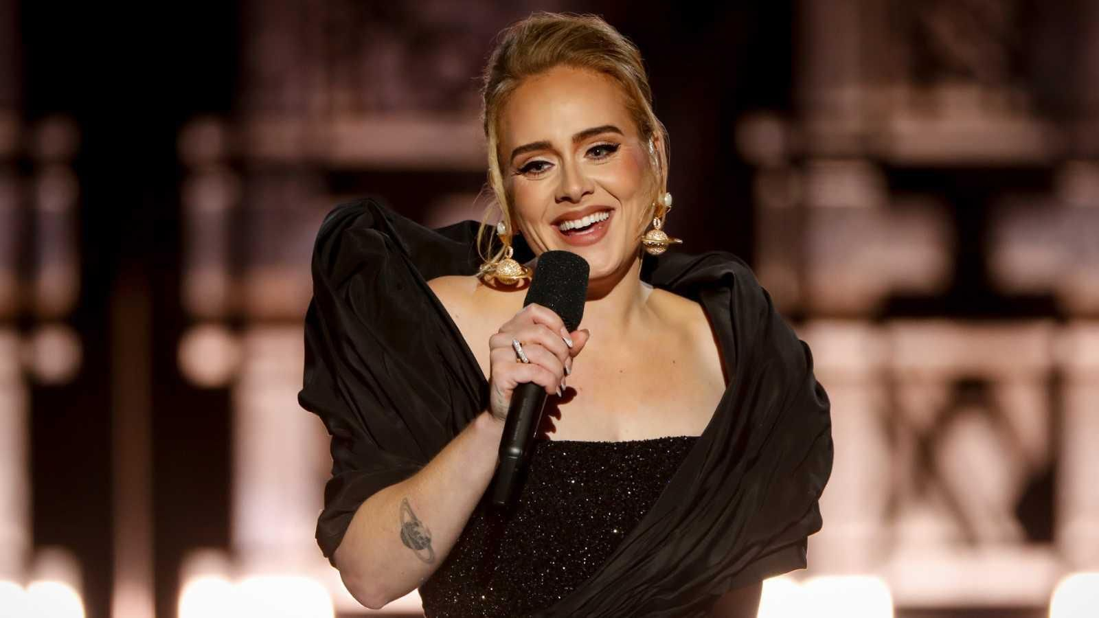 La cantante Adele en su último recital, que ofrece hoy TVE