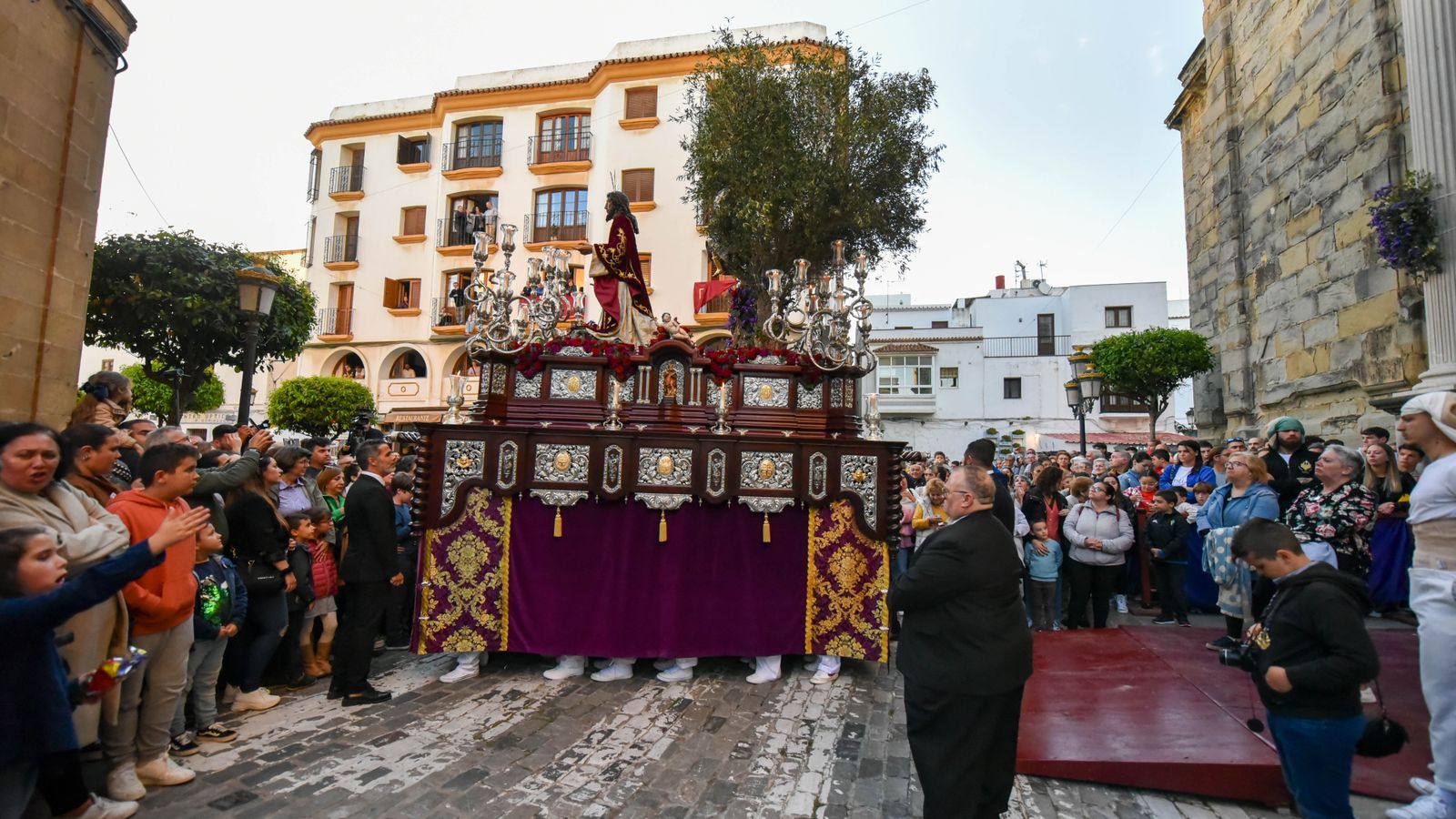 Fotos del Lunes santo en Tarifa: Nuestro Padre Jesús en la Oración en el Huerto y Nuestra Madre de Dios y del Rosario