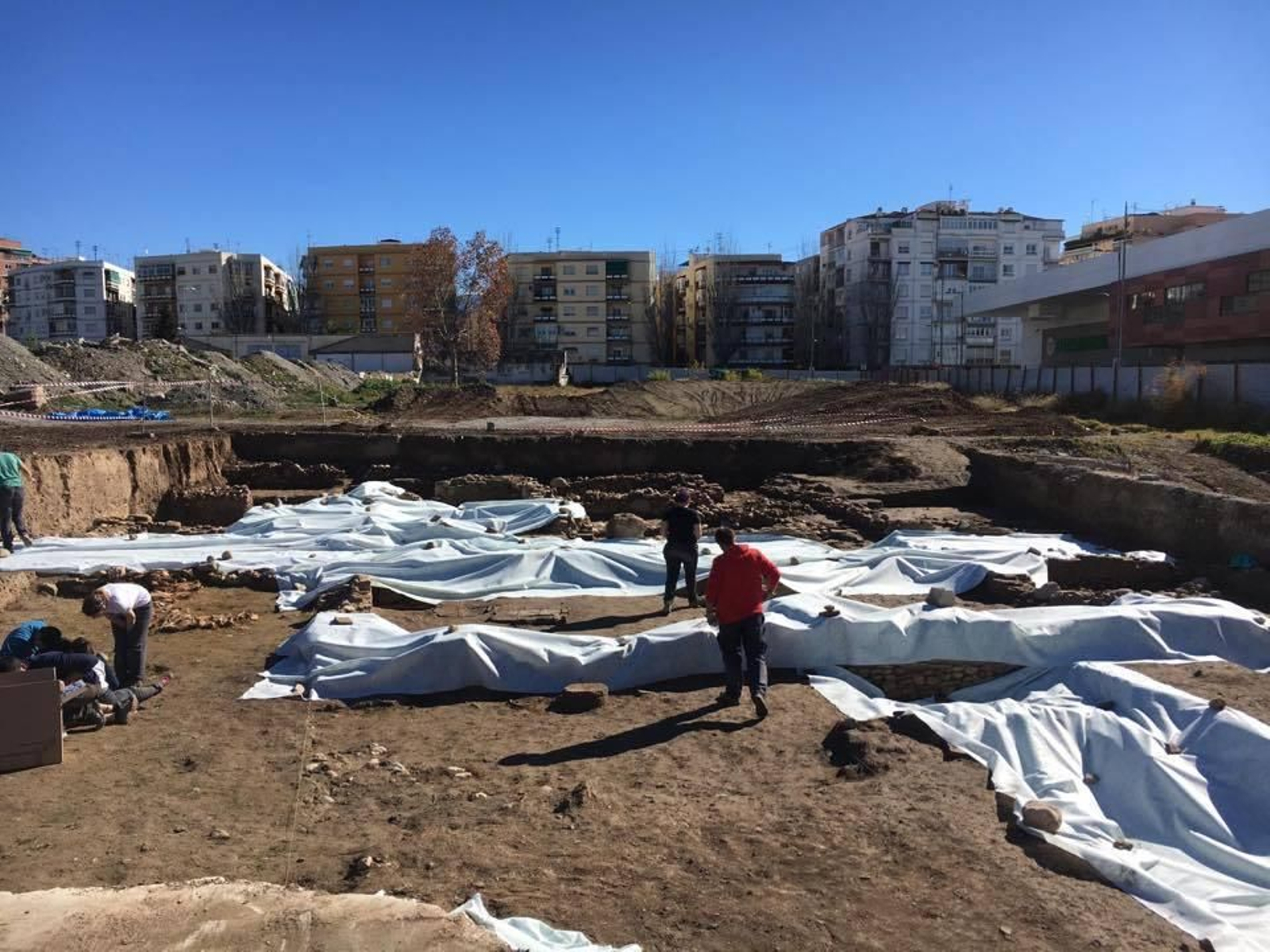La zona excavada ha sido protegida.