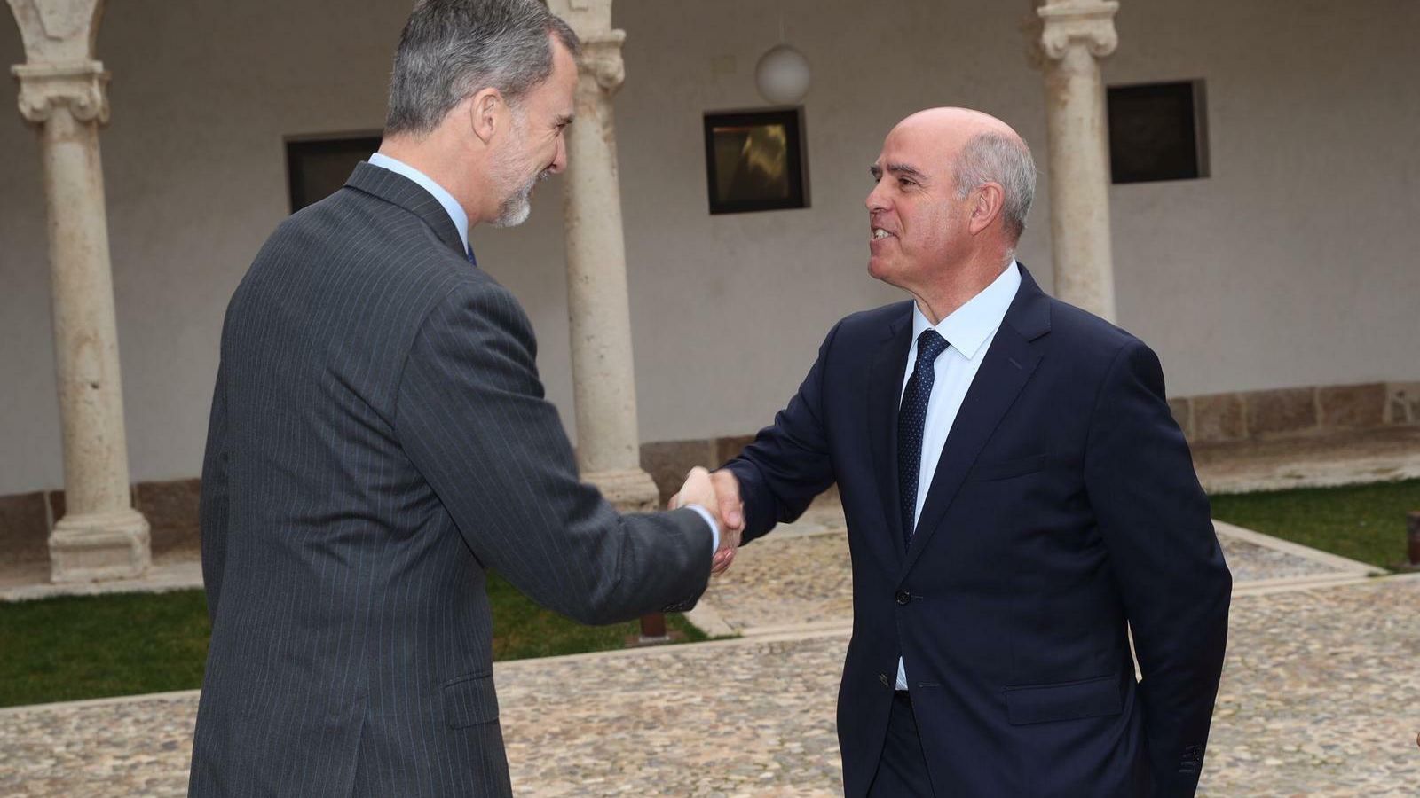 Larrosa saluda al Rey de España