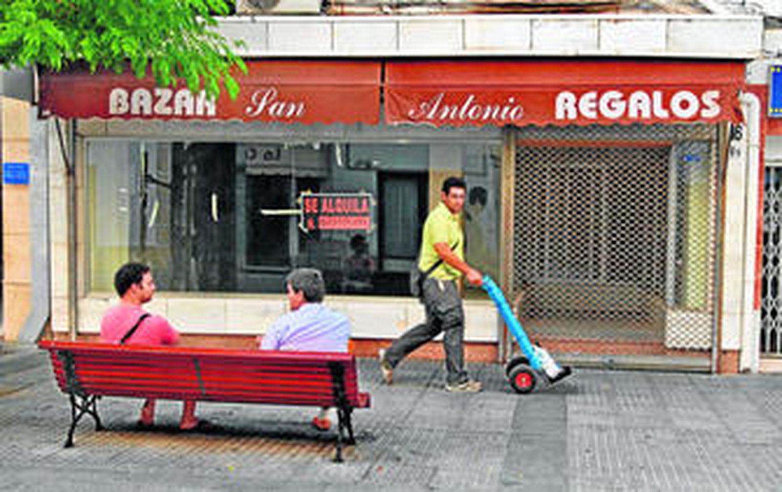 Proliferan los locales de alquiler ante el imparable declive de los comercios