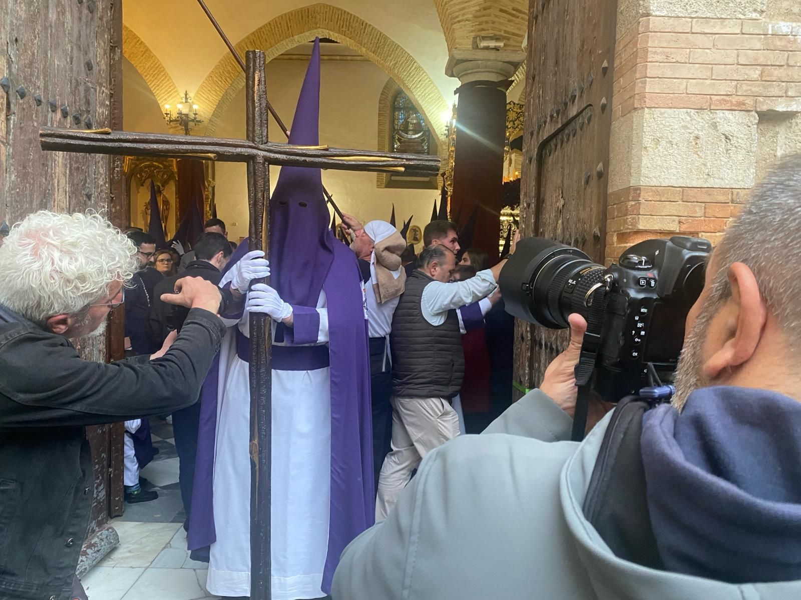 En imágenes: La Expiración trae de vuelta la ilusión de los cofrades jiennenses