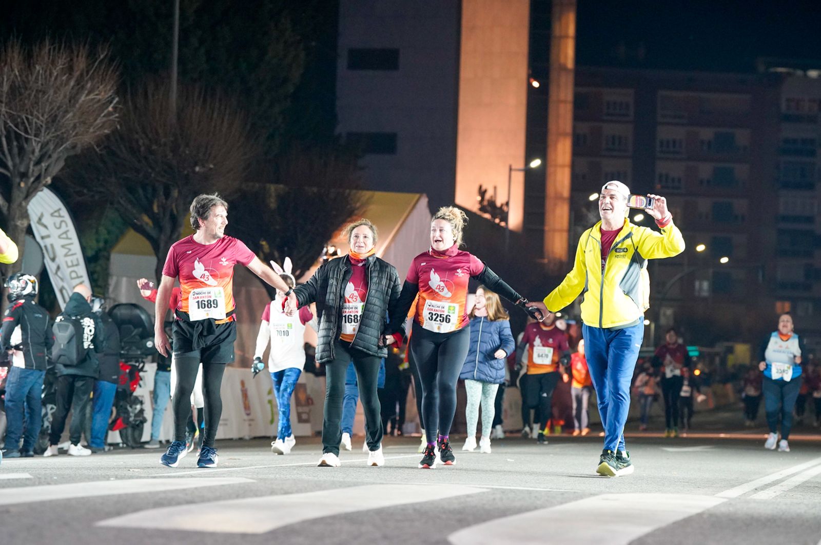 En imágenes: búscate en tu llegada a meta de la Carrera de San Antón 2026 (5)