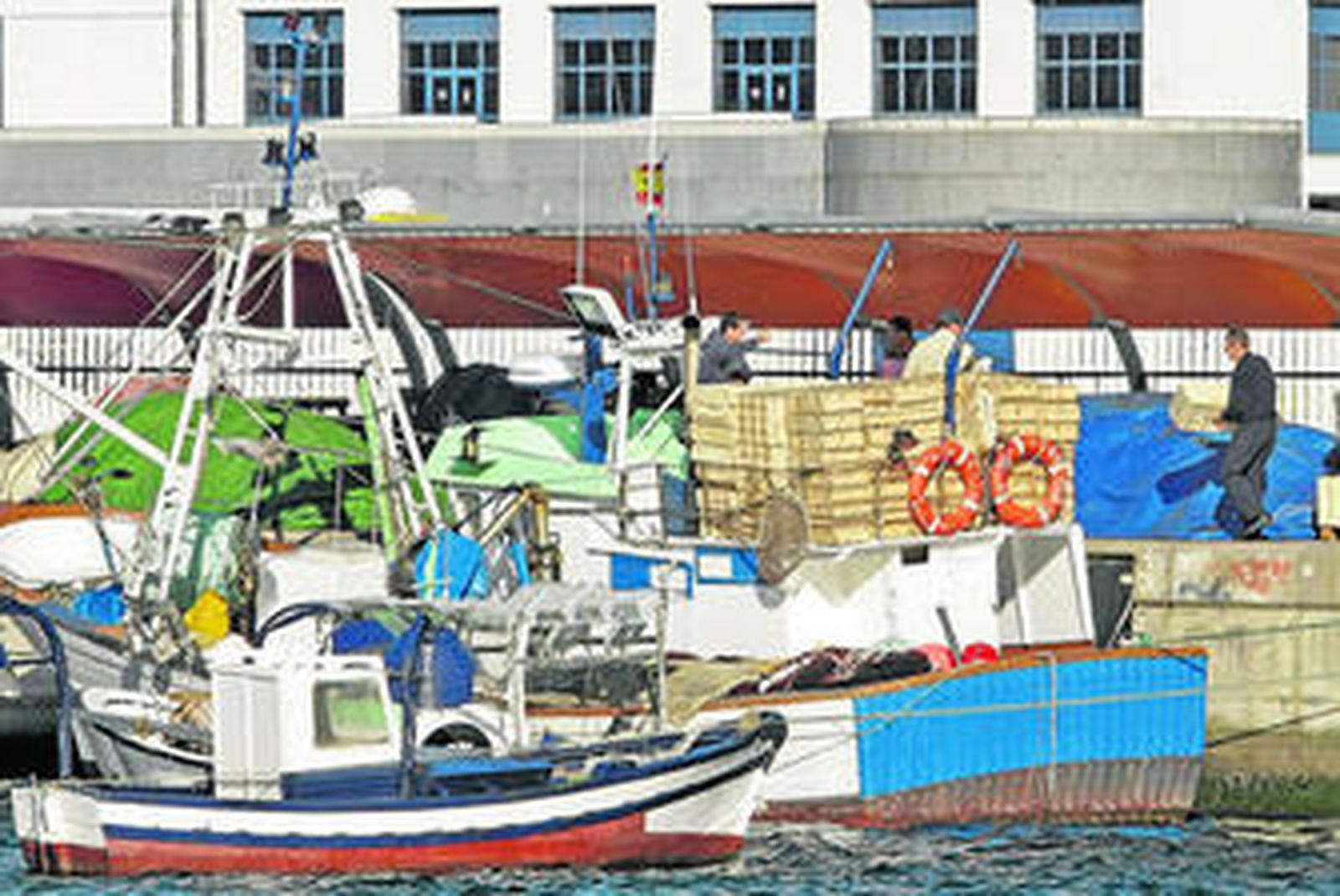 Pesqueros atracados en el puerto de Algeciras.