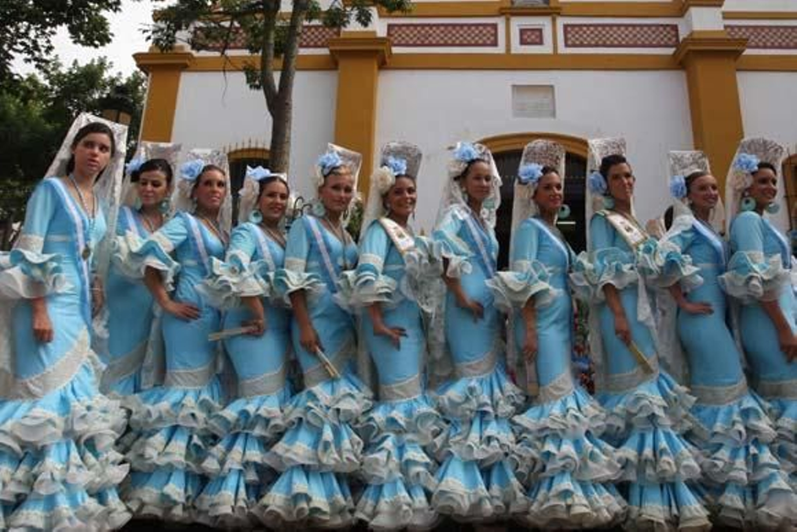 Los linenses se volcaron en la celebración del Domingo Rociero y el Real y el centro tuvieron un gran ambiente

Foto: Paco Guerrero