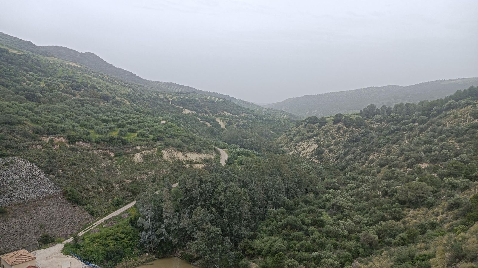 El Río Corbones a los pies de la presa